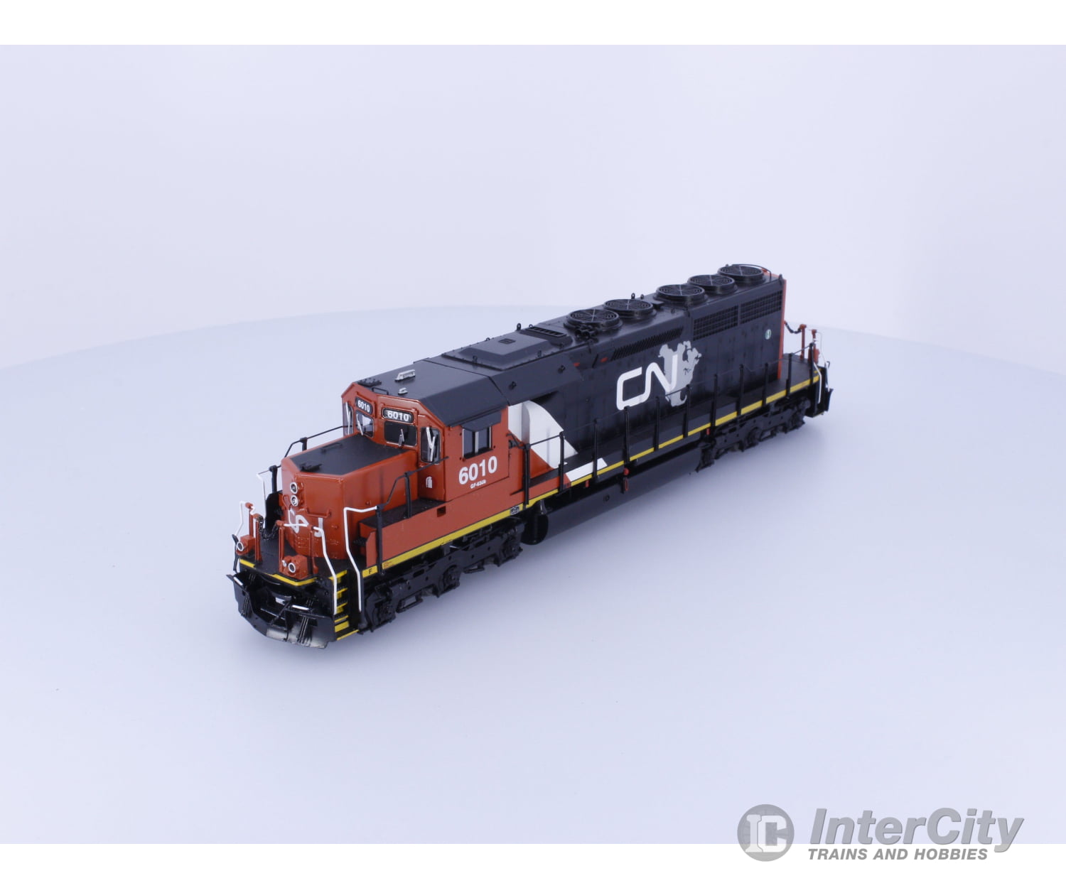Overland OMI-6652.1 HO SD40u Painted and Rare Canadian National (CN) 6010 Analog DC Locomotives