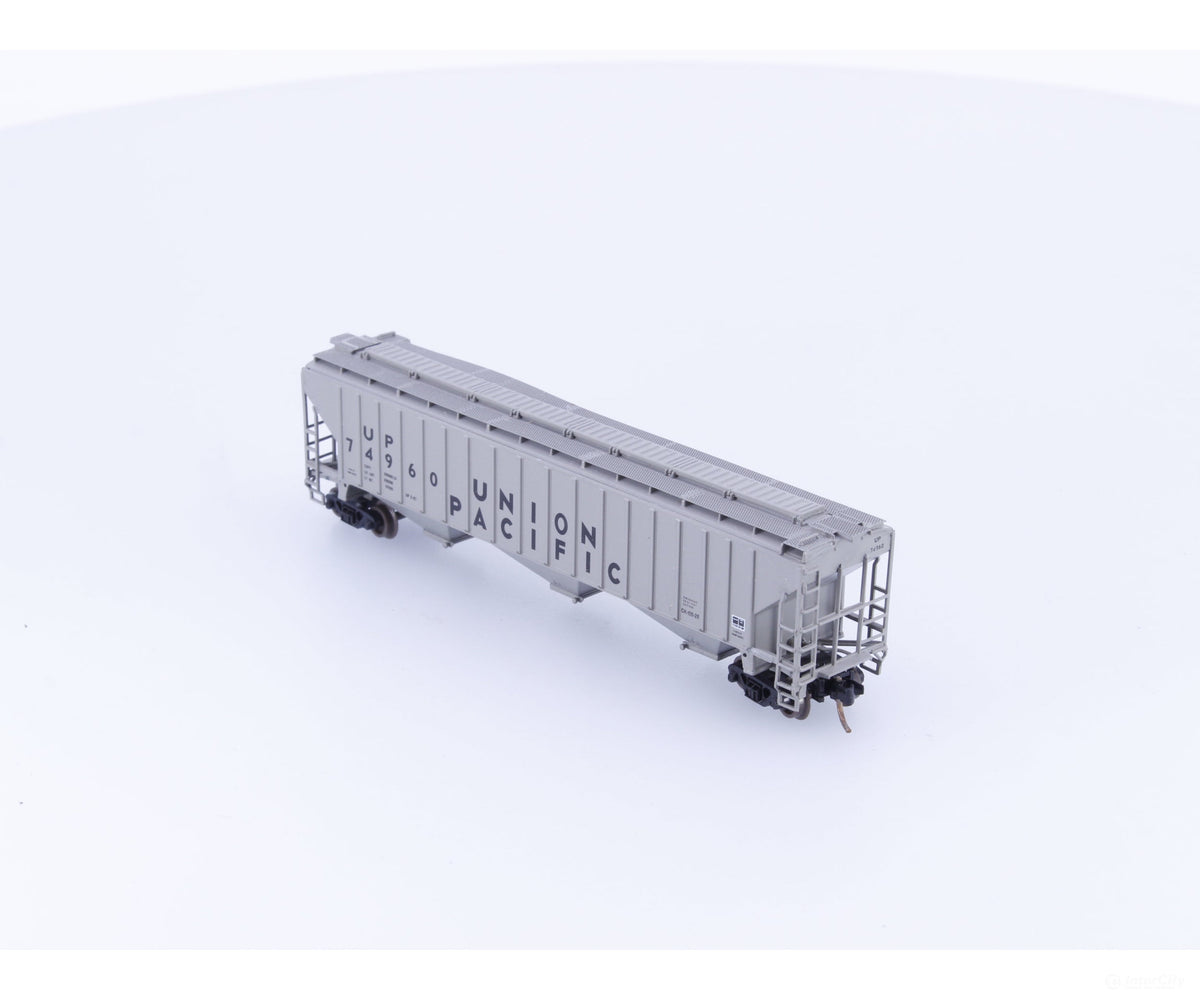 Pacific Western Rail Systems 1021L N 3 Bay PS2 Covered Hopper Union Pacific (UP) 74960 - Freight Cars