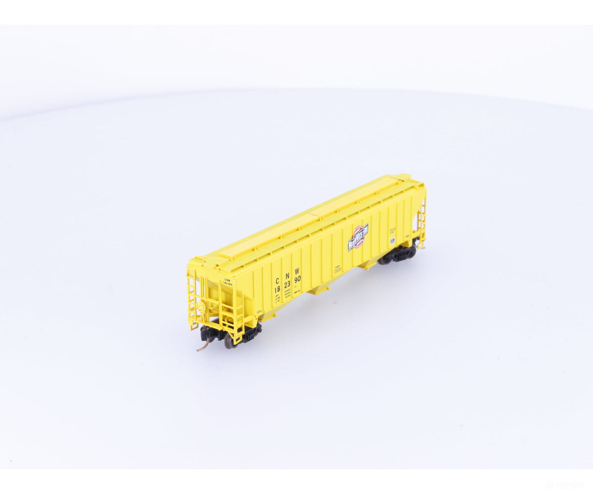 Pacific Western Rail Systems 1022C N 3 Bay PS2 Covered Hopper Chicago and North Western (CNW) 182390 - Freight Cars