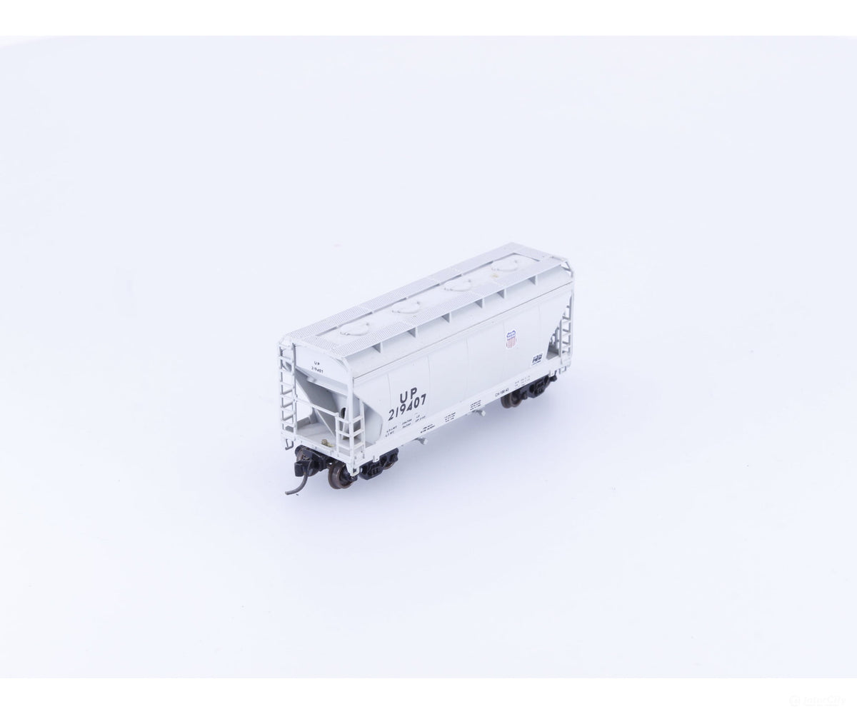 Pacific Western Rail Systems N1059B N 2 Bay Covered Hopper #2 Union Pacific (UP) 219407 - Freight Cars
