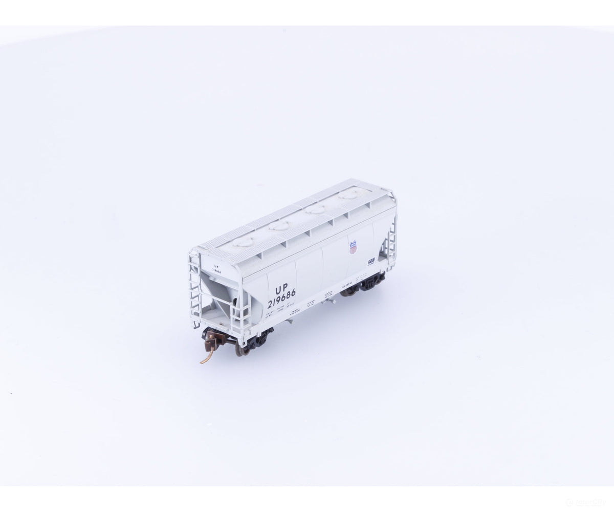 Pacific Western Rail Systems N1059E N 2 Bay Covered Hopper Union Pacific (UP) 219686 - Freight Cars