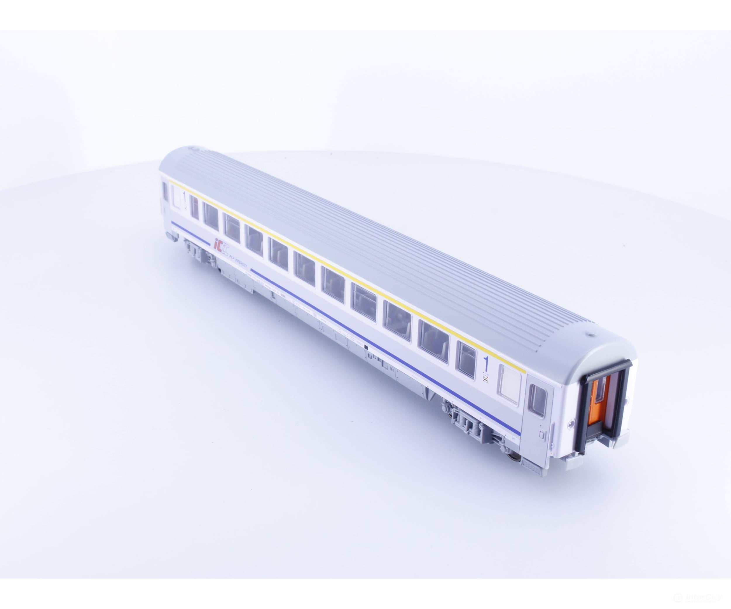 Piko 96039-2 HO PKP 1st Class Passenger Car 615119 (#2) - European Passenger Cars