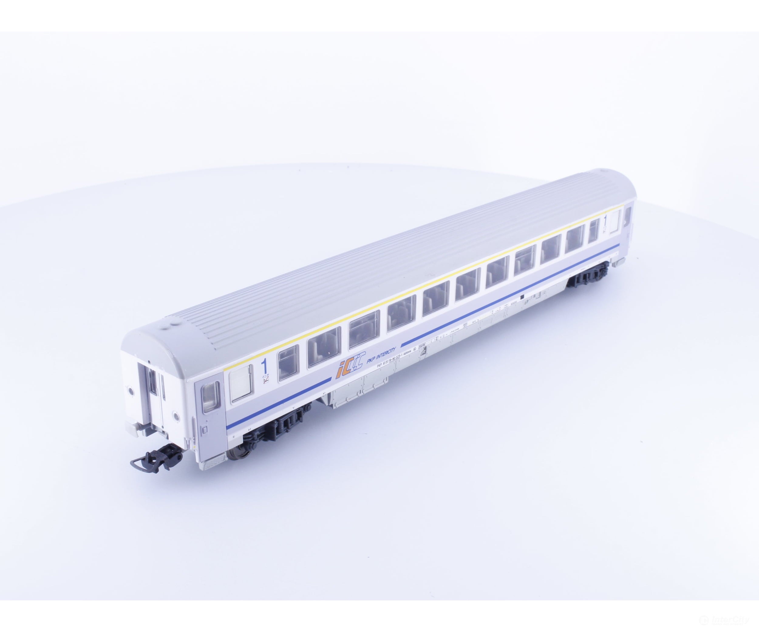 Piko 96039-2 HO PKP 1st Class Passenger Car 615119 - European Passenger Cars