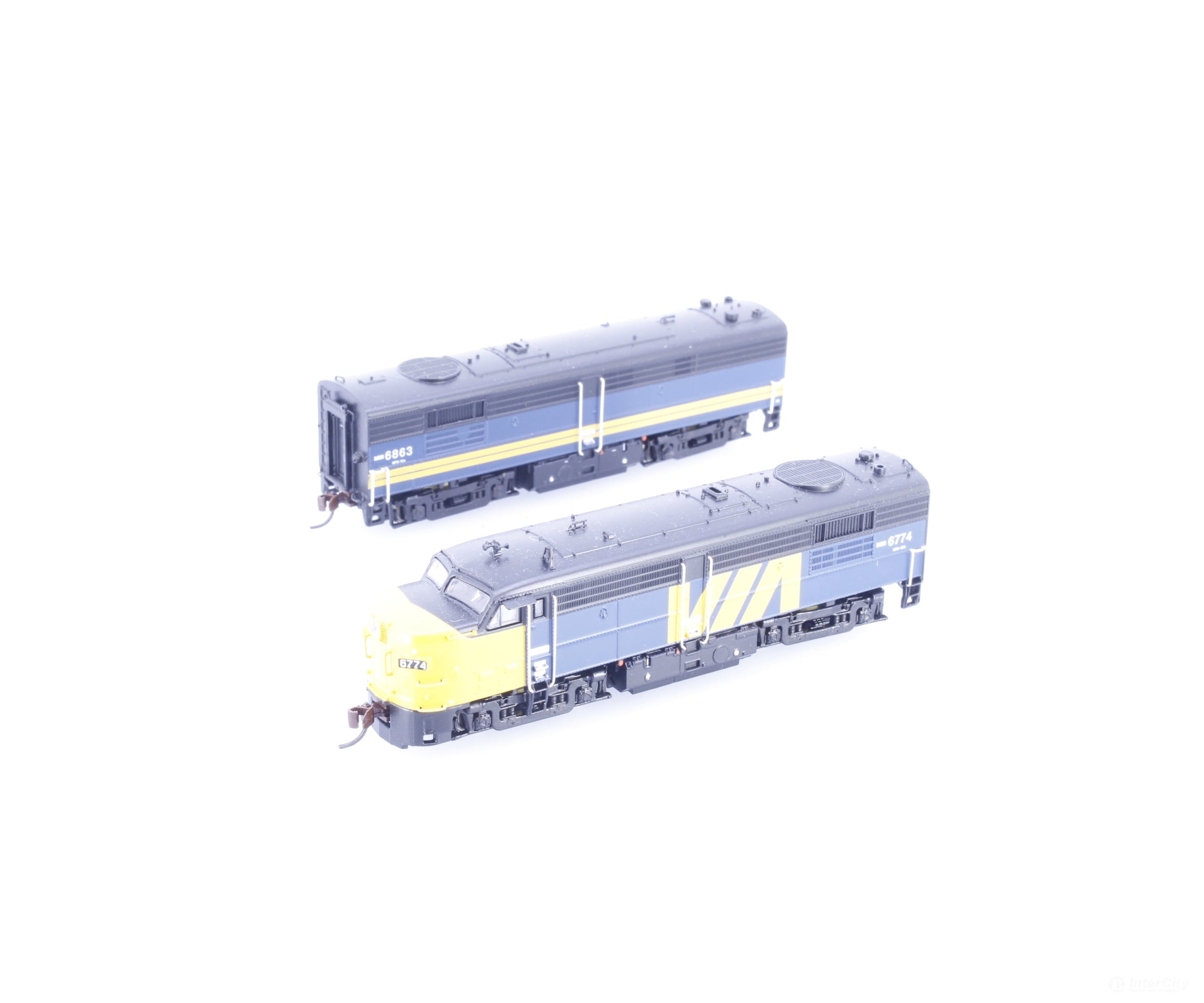 Prairie Shadows Model Railway Co. PS9012 N MLW FPA-4 and FPB-4 Diesel Locomotives Via Rail (VIA) 6774,6863 Analog DC