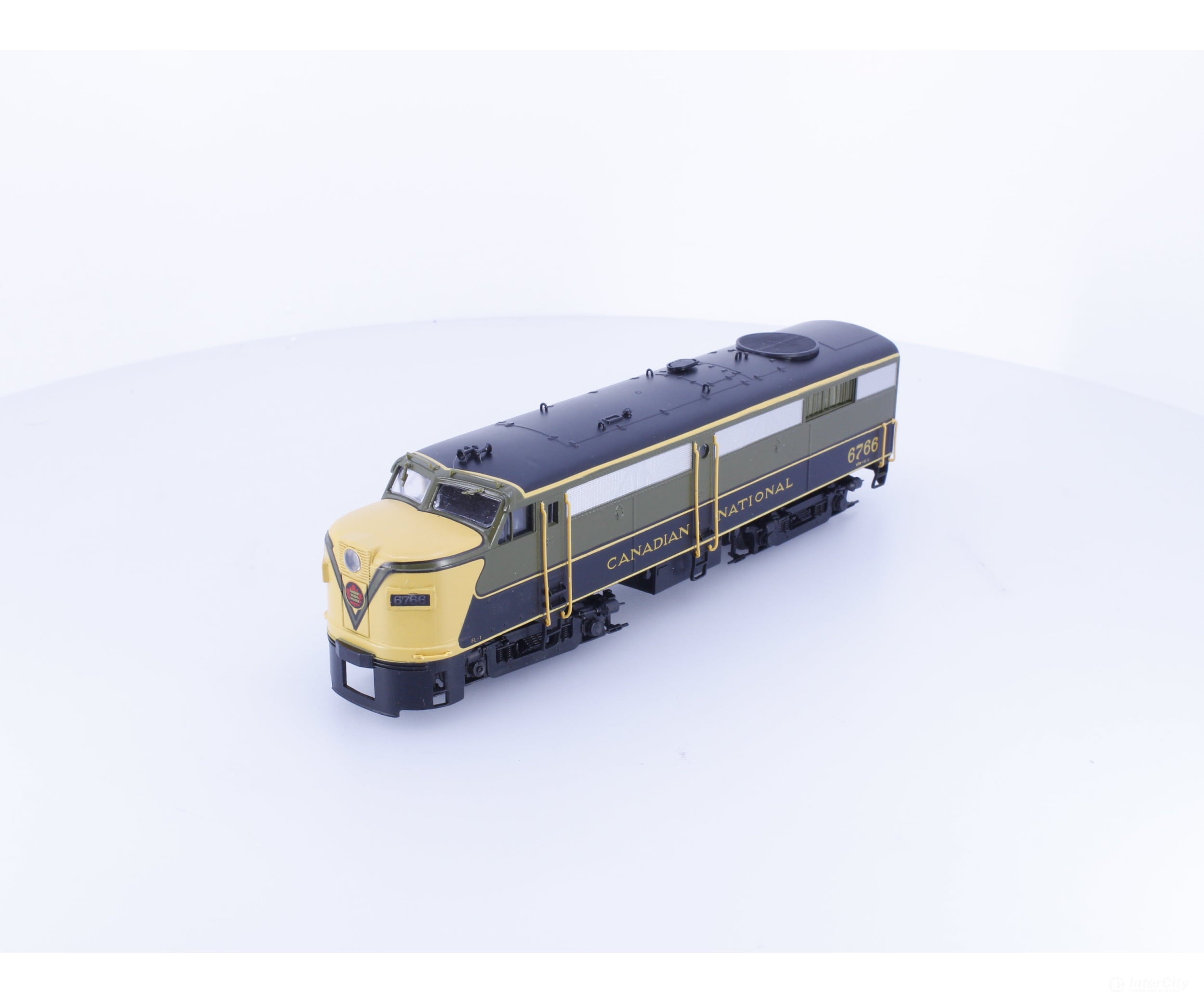 Proto 2000 8647 HO FA2 Non Powered Dummy Unit Canadian National (CN) 6766 - Locomotives