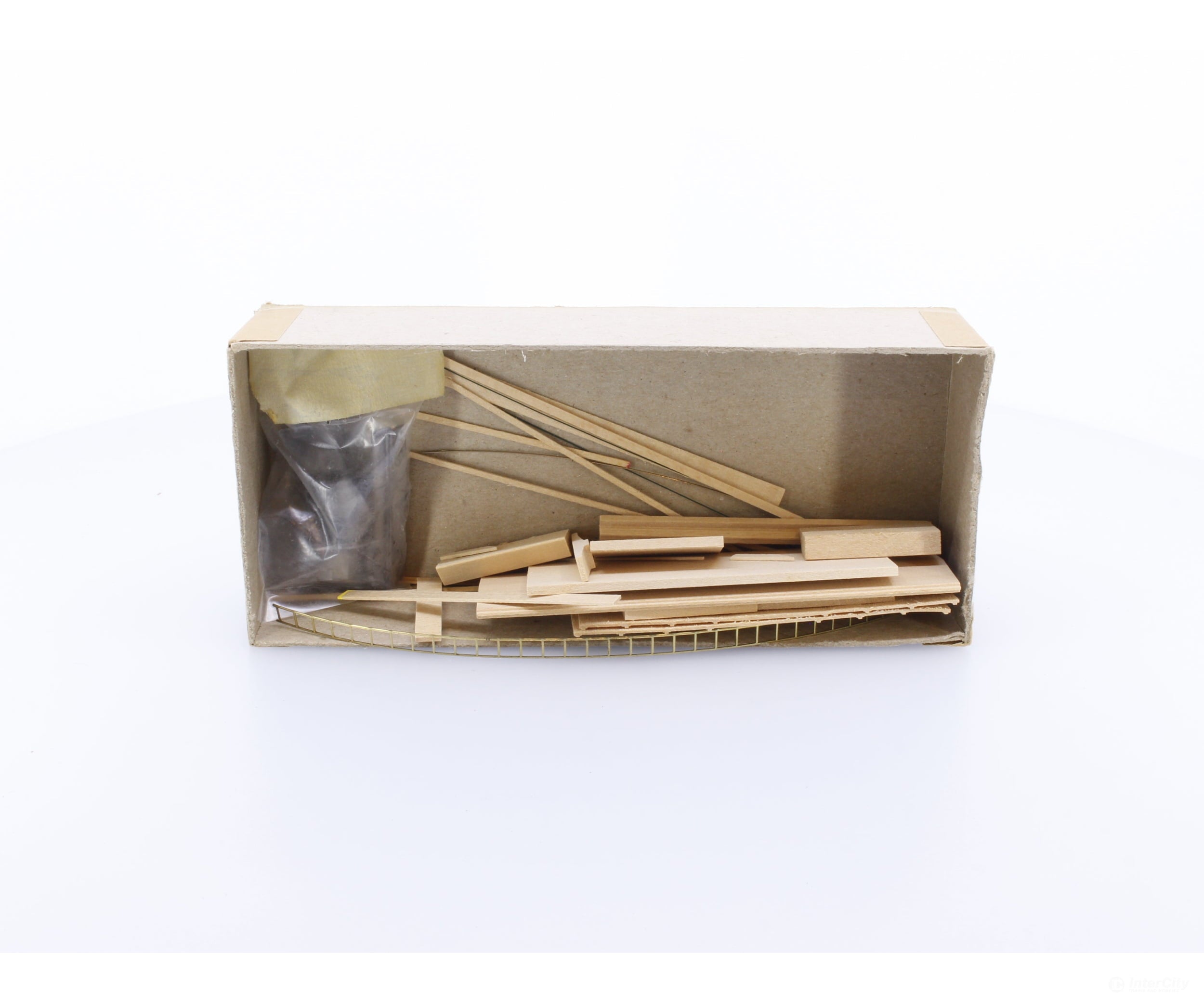 Quality Craft Models 353 HO 100 Ton Covered Hopper Kit Grand Trunk Western (GTW) (#2) Freight Cars
