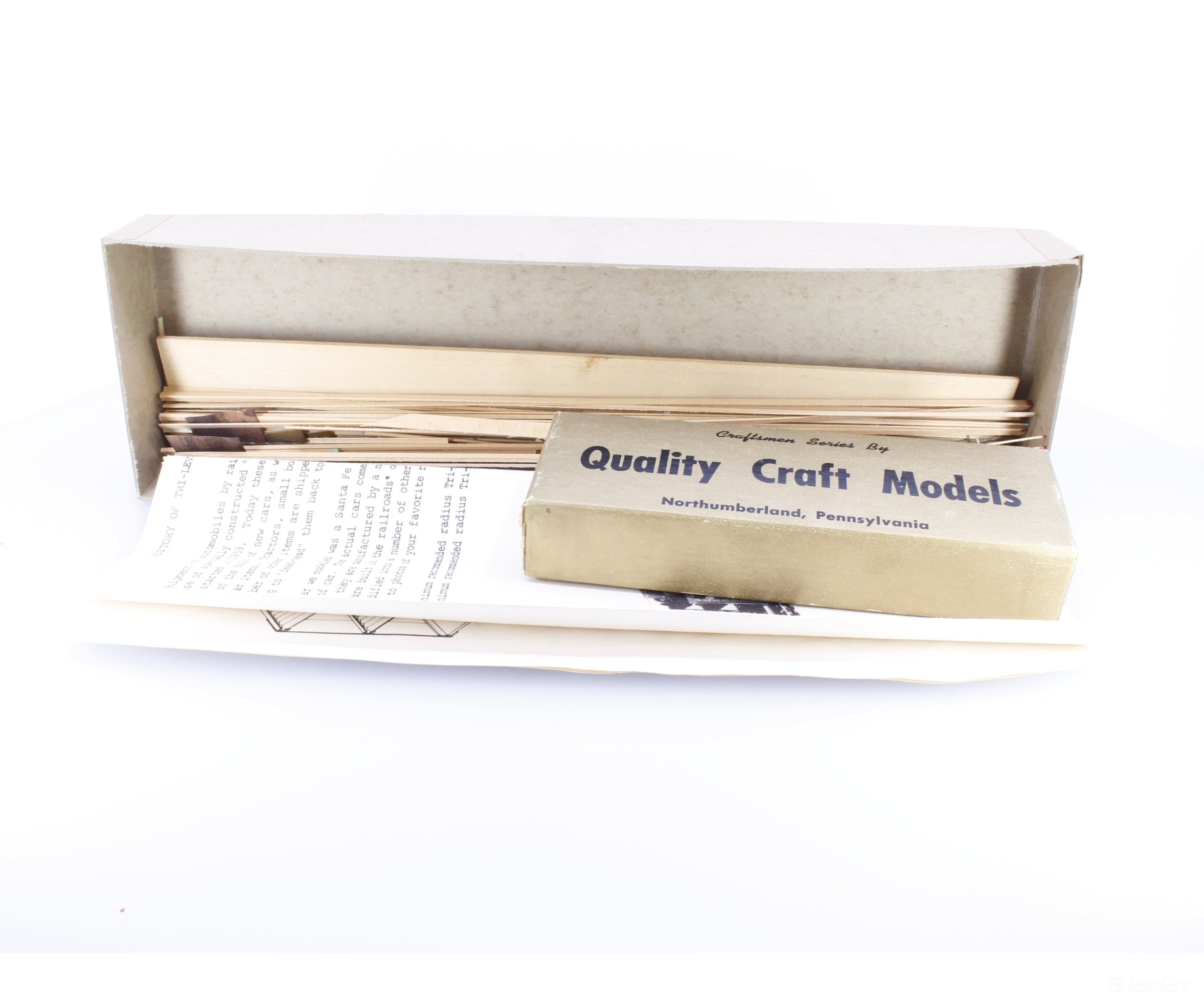 Quality Craft Models S-2 HO 85’ Tri-Level Autorack Car Kit Atchison Topeka and Santa Fe (ATSF) - Freight Cars