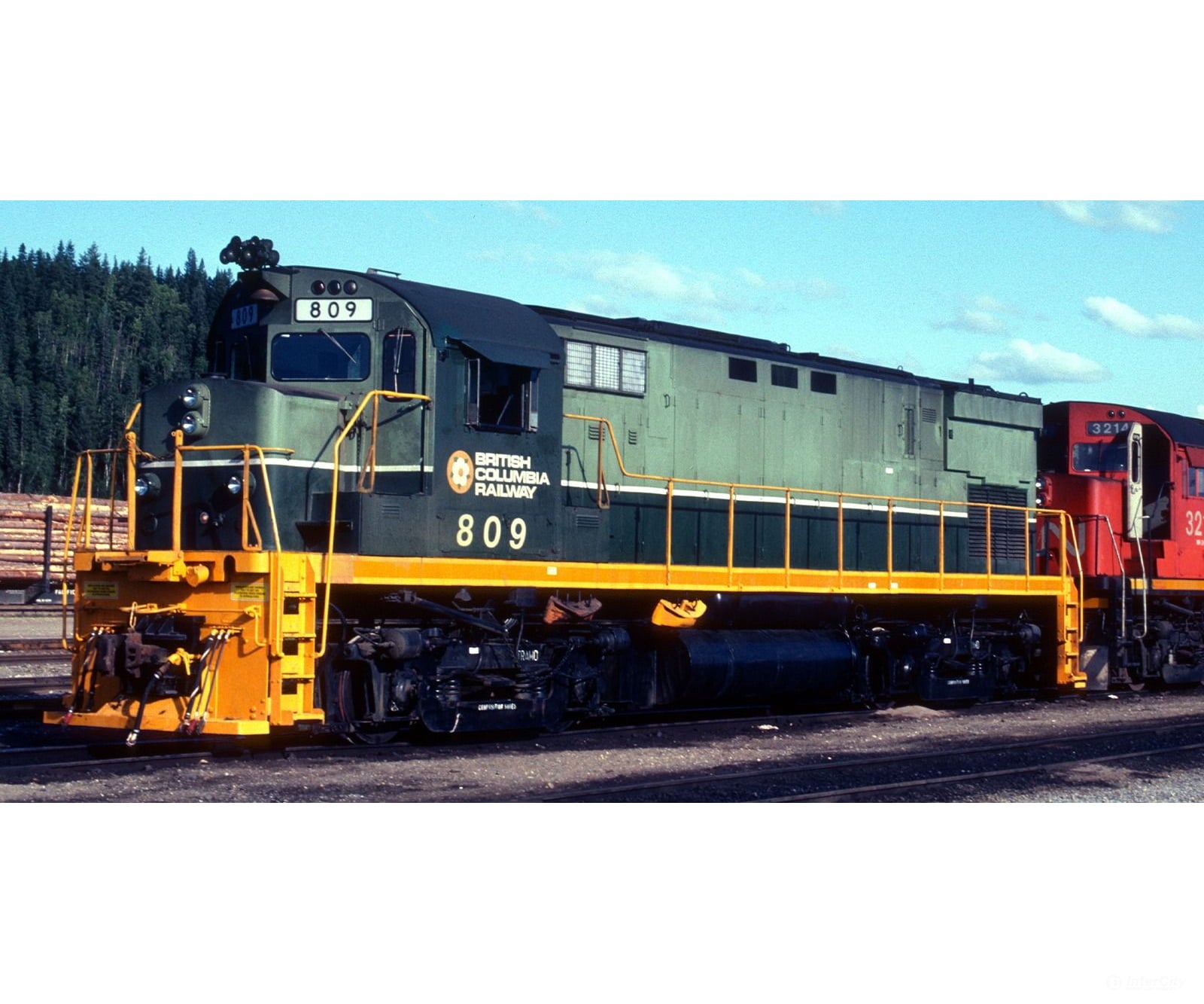 Rapido 045557 HO ALCO C-425 (DC/DCC/Sound): BC Rail - Two-Tone Green Scheme: #803 - Locomotives