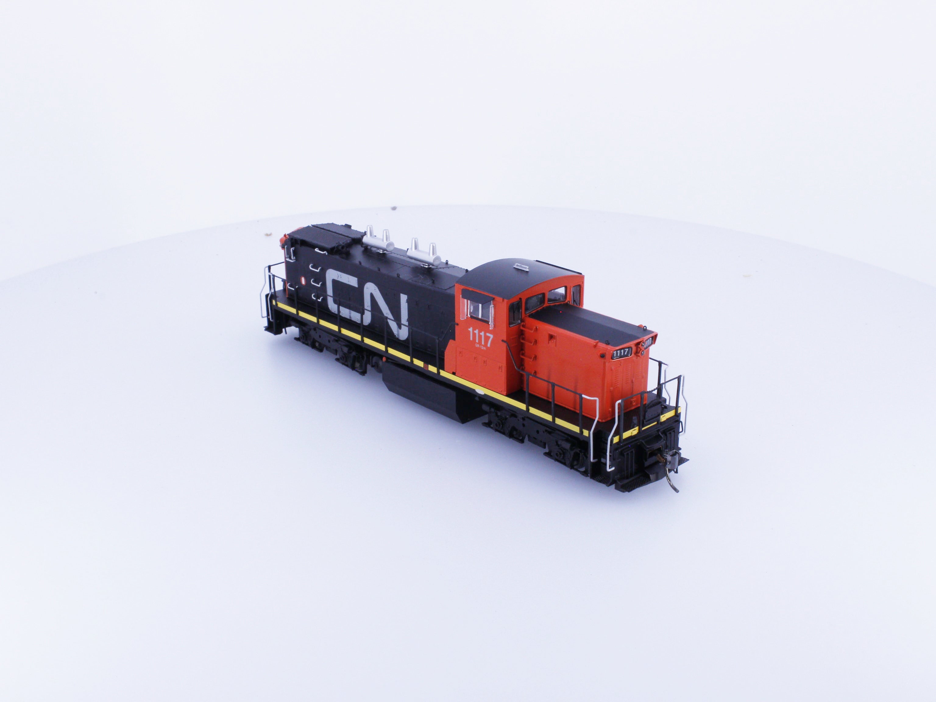 Rapido 10536 HO GMD-1 Diesel Locomotive Wet Noodle Scheme Canadian National (CN) 1117 DCC & Sound