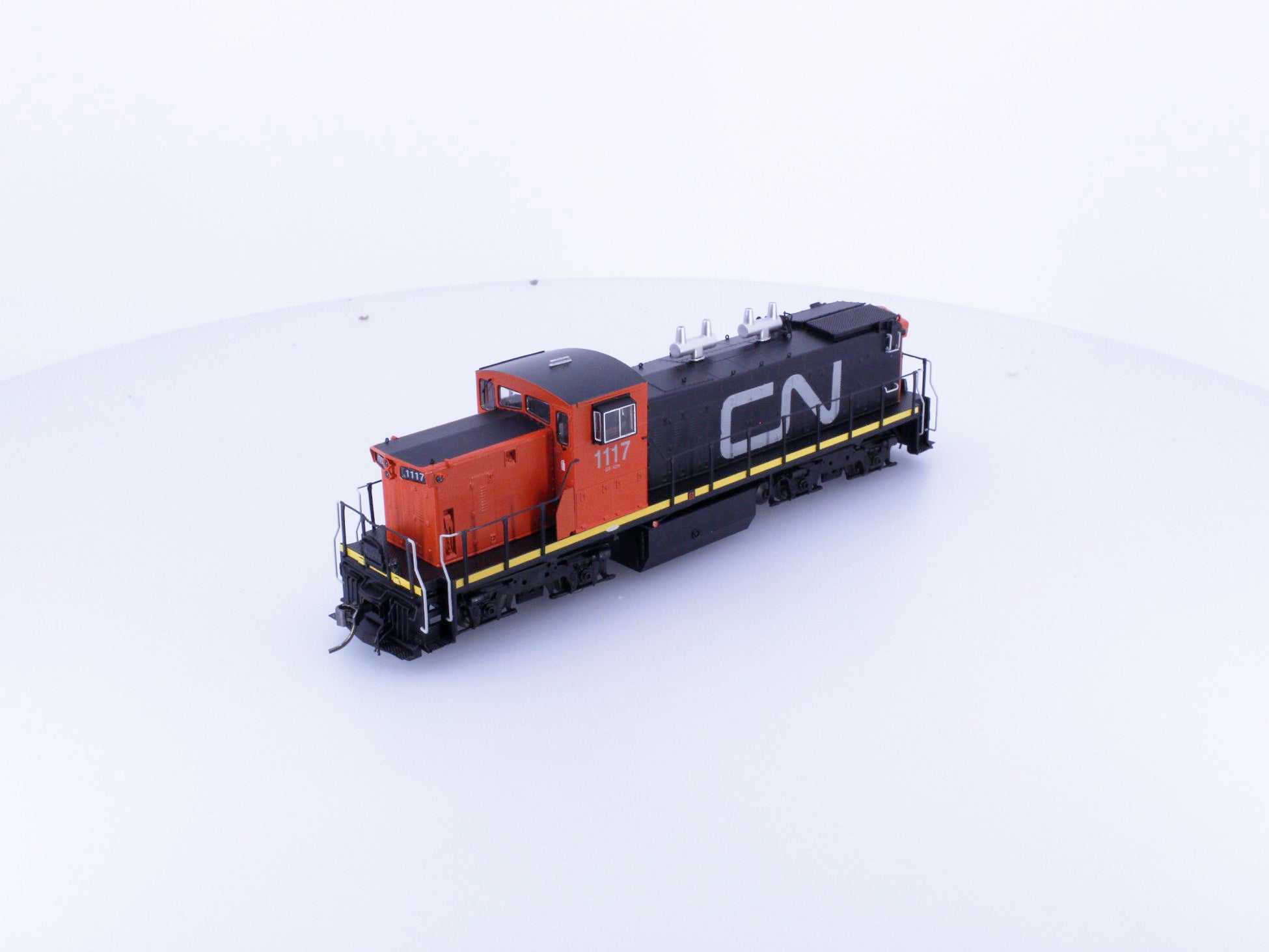 Rapido 10536 HO GMD-1 Diesel Locomotive Wet Noodle Scheme Canadian National (CN) 1117 DCC & Sound