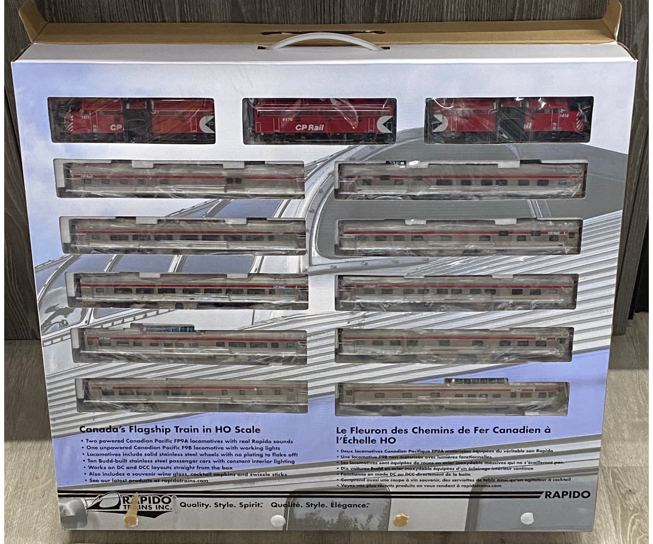 Rapido 210004 HO The Canadian 13 piece Set (Fully Lighted) Canadian Pacific Action Red (CP) 1411,1412,4476 DCC & Sound
