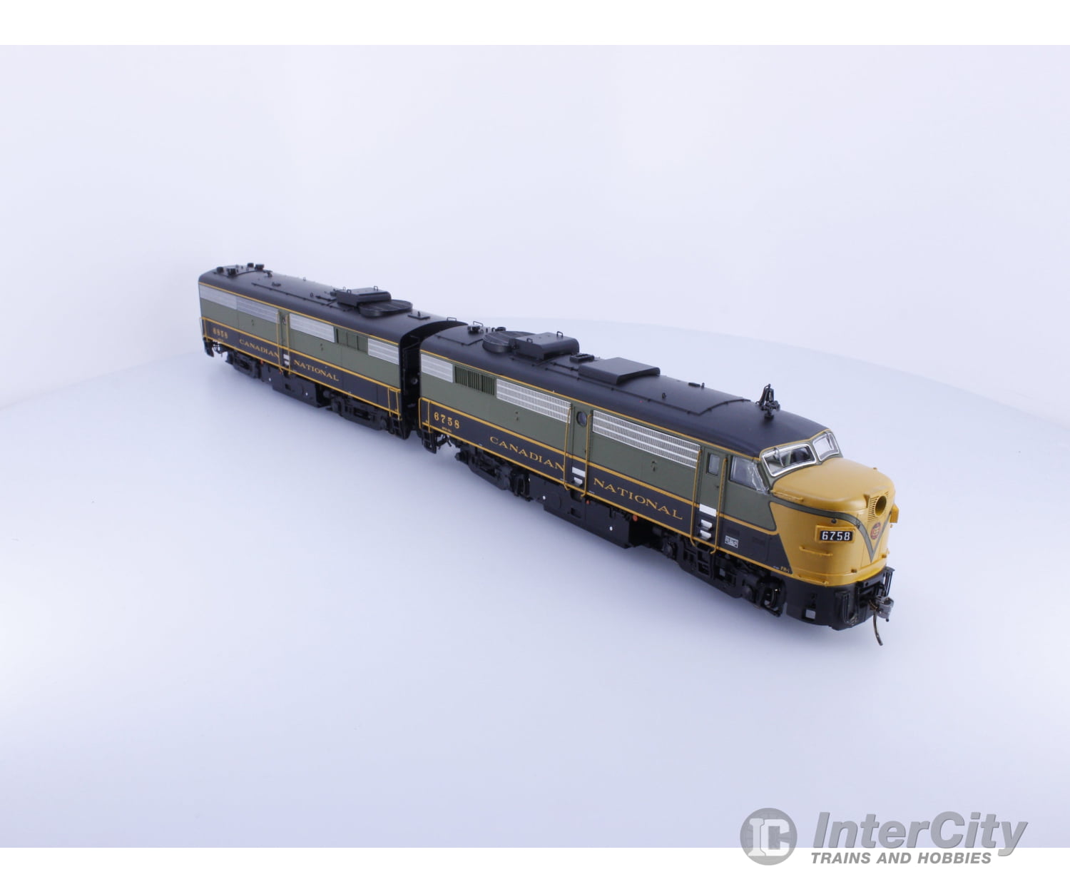 Rapido 21605 HO MLW FPA-2u and FPB-2u 1954 Scheme Canadian National (CN) 6758/6858 DCC & Sound Locomotives