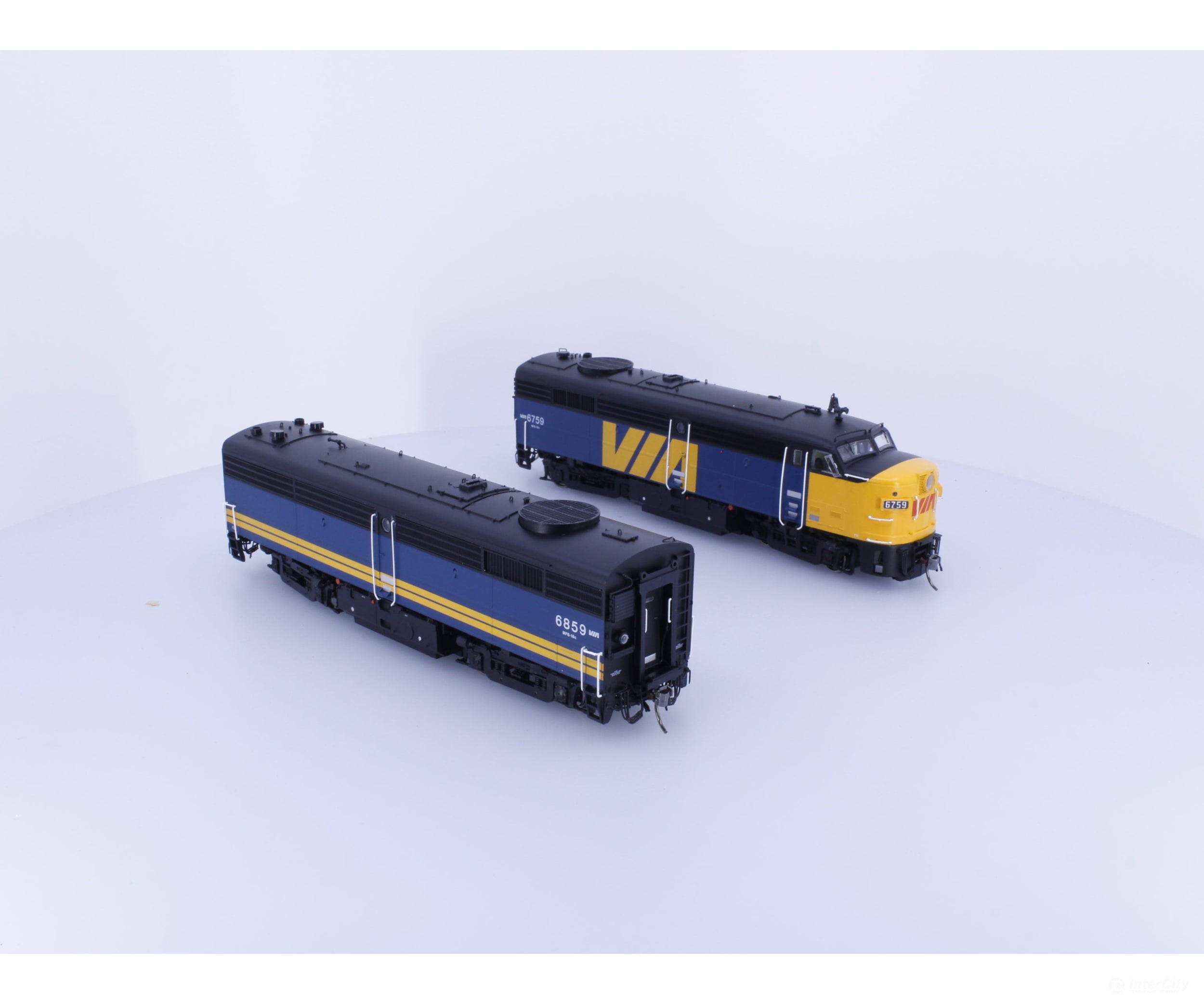 Rapido 21610 HO MLW FPA-2u and FPB-2u Via Rail (VIA) 6759/6859 DCC & Sound Locomotives