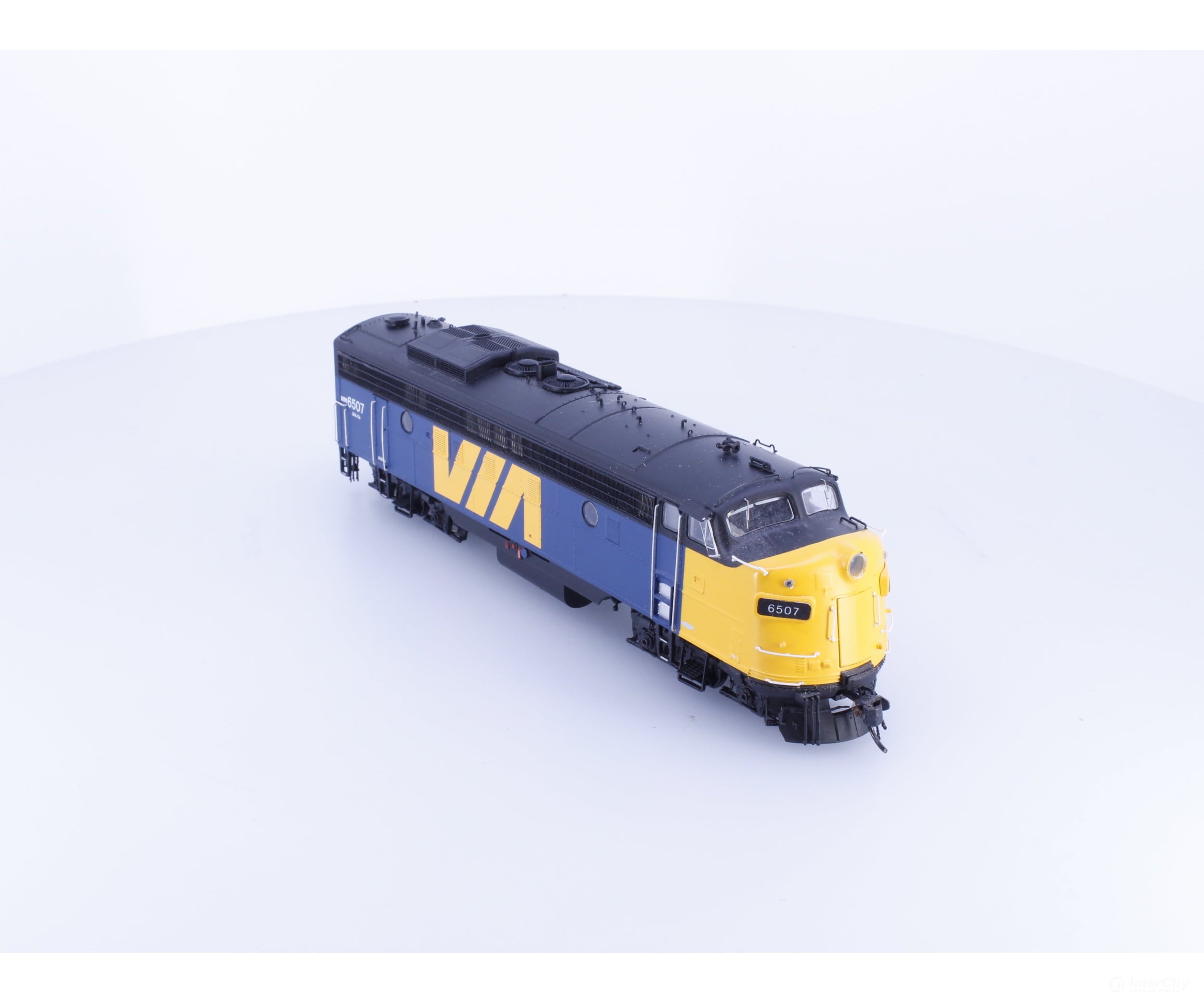 Rapido 220020 HO FP9A Diesel Locomotive Via Rail (VIA) 6507 DCC - Locomotives