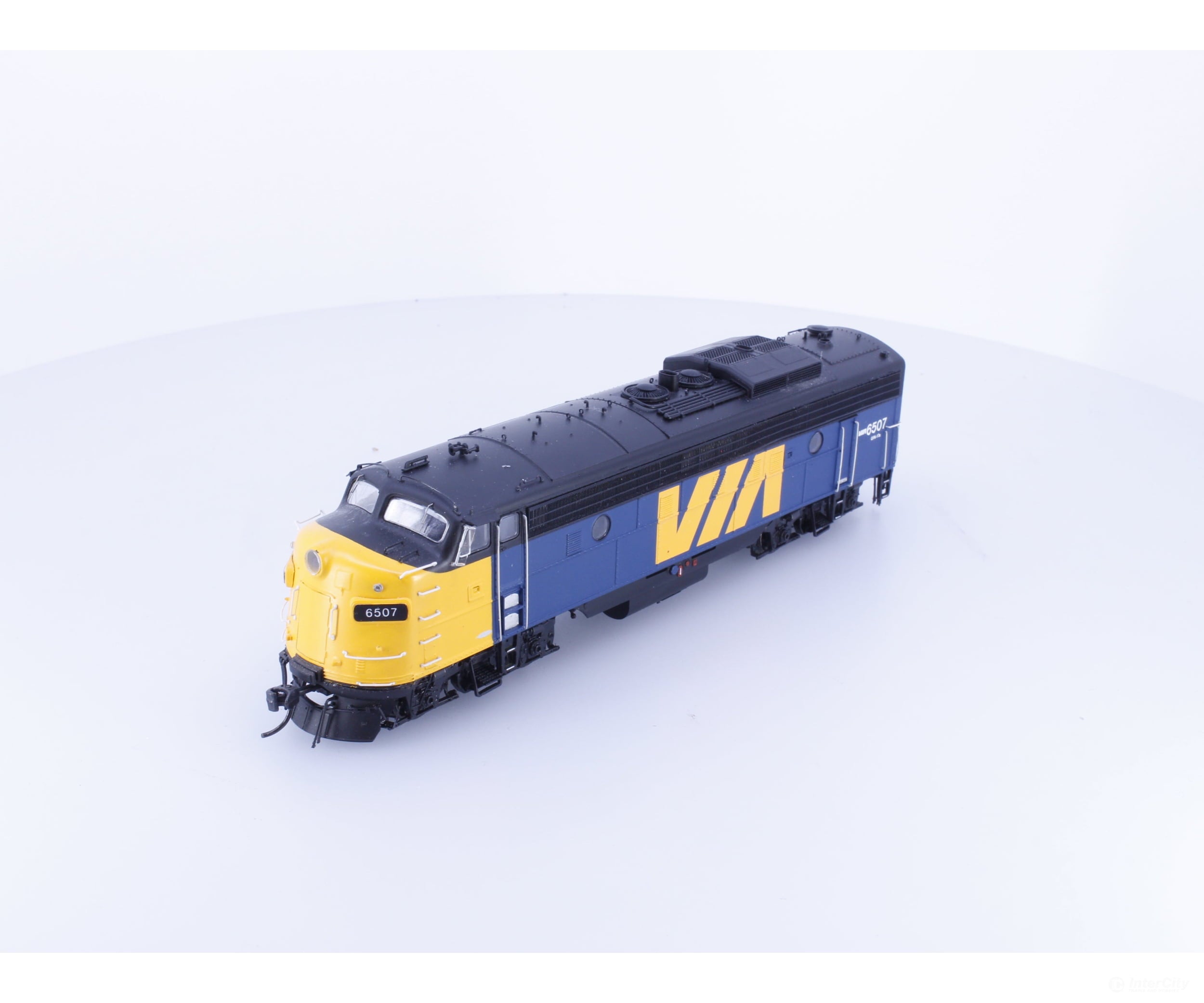 Rapido 220020 HO FP9A Diesel Locomotive Via Rail (VIA) 6507 DCC - Locomotives