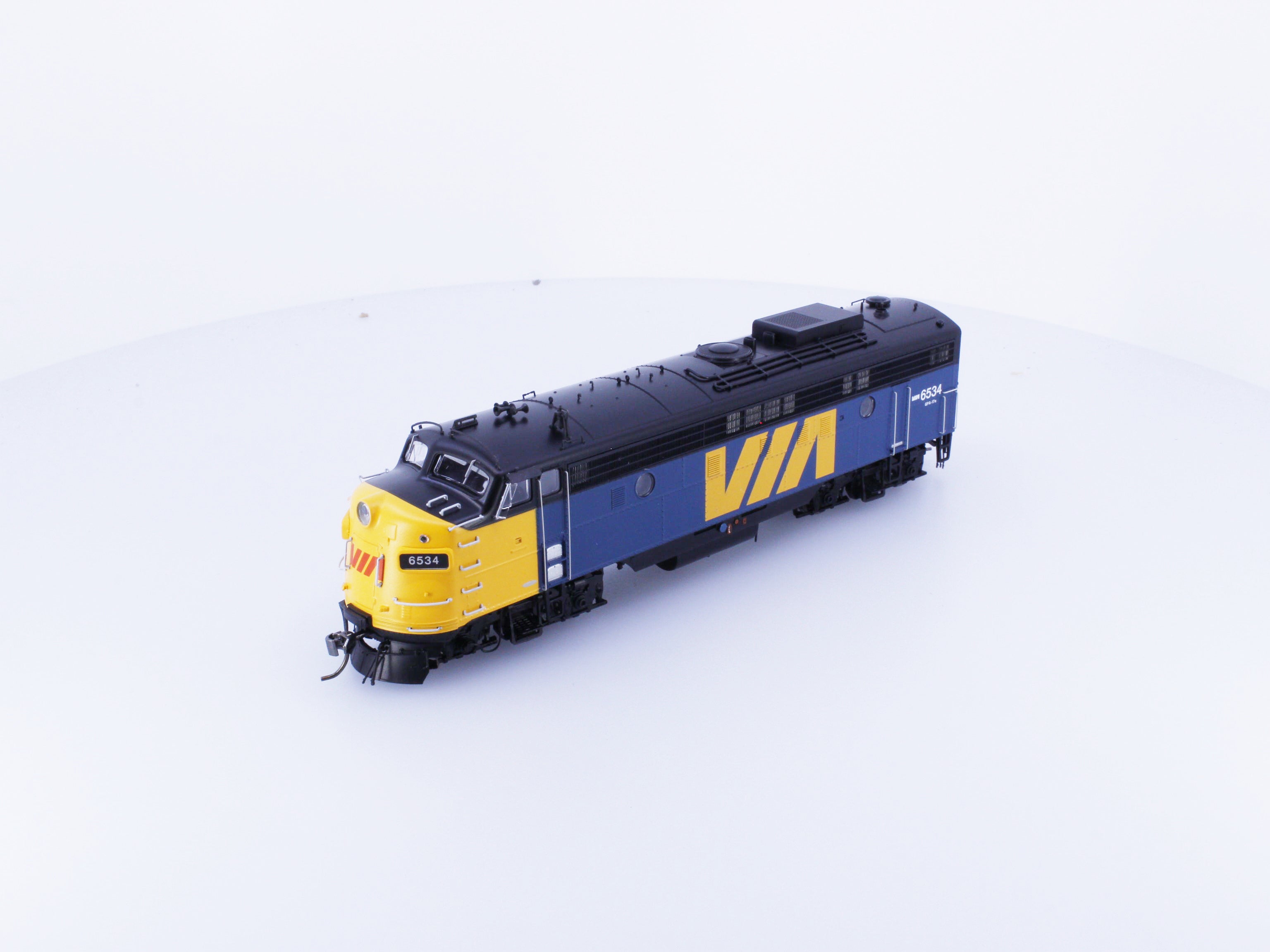 Rapido 220578 HO GMDD FP9A Diesel Locomotive Via Rail (VIA) 6534 DCC & Sound