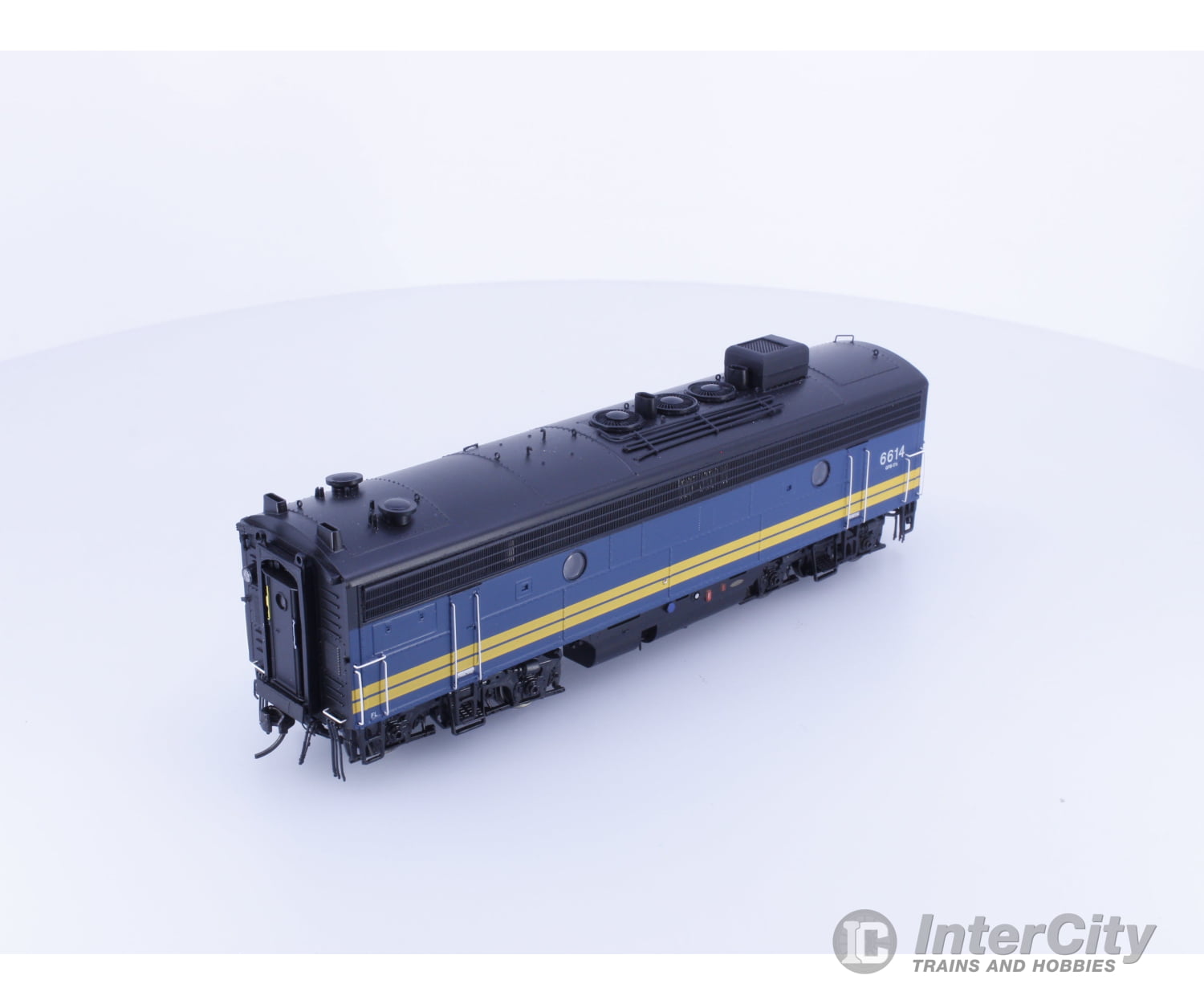 Rapido 221621 HO CN F9B Diesel B Unit Locomotive Via Rail (VIA) 6614 DCC & Sound Locomotives