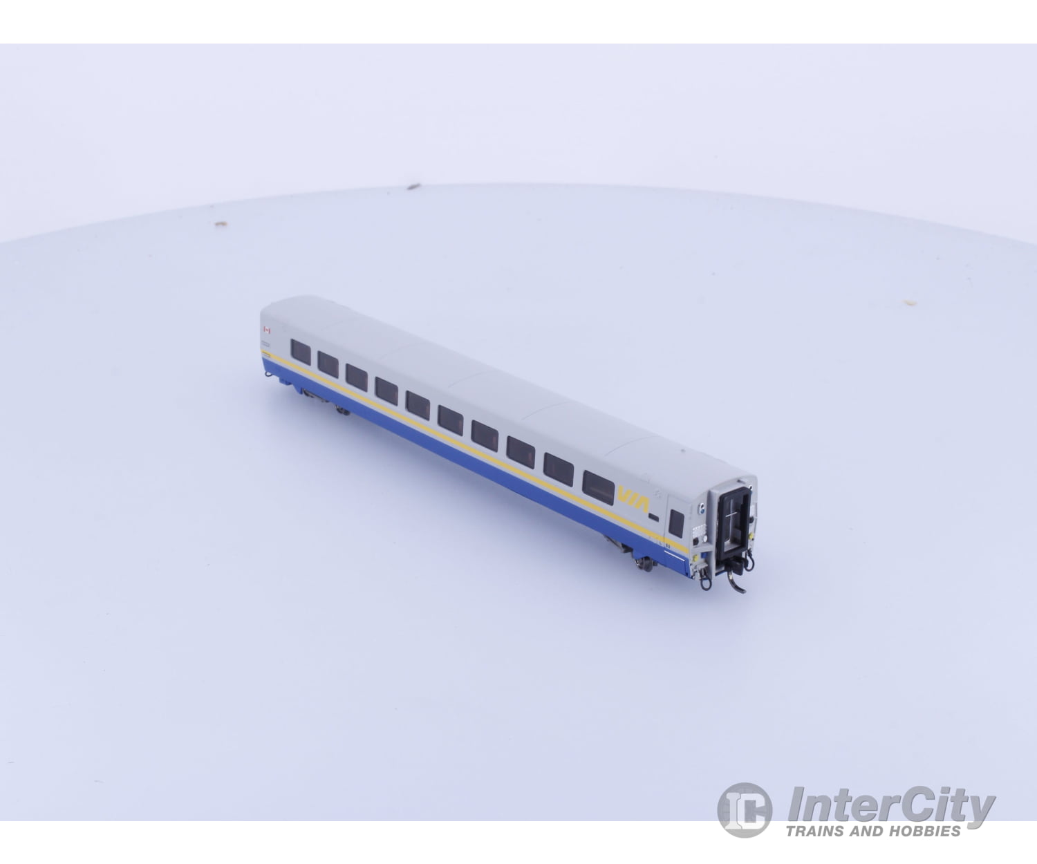 Rapido 508001 N LRC Coach Original Scheme Via Rail (VIA) Passenger Cars