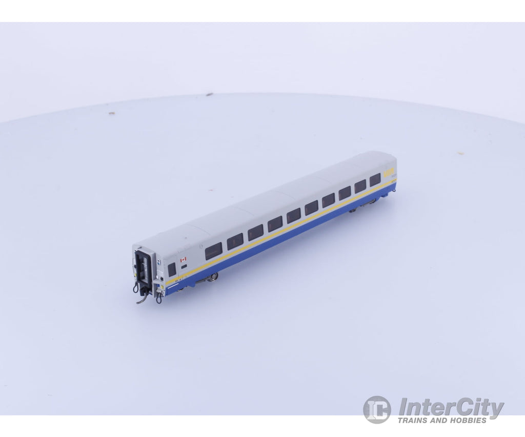 Rapido 508001 N LRC Coach Original Scheme Via Rail (VIA) Passenger Cars