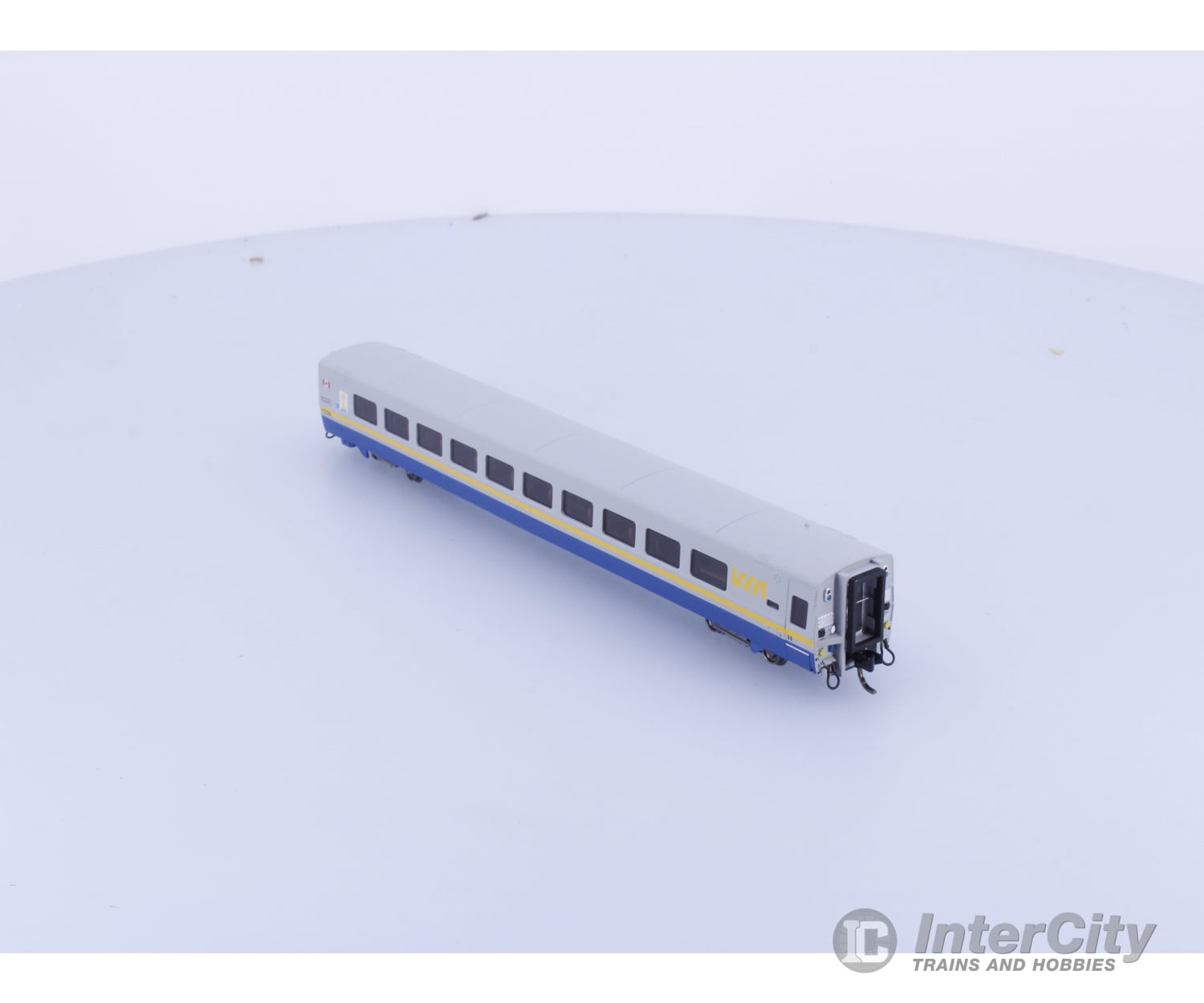 Rapido 508002 N LRC Club Car Original Scheme Via Rail (VIA) Passenger Cars