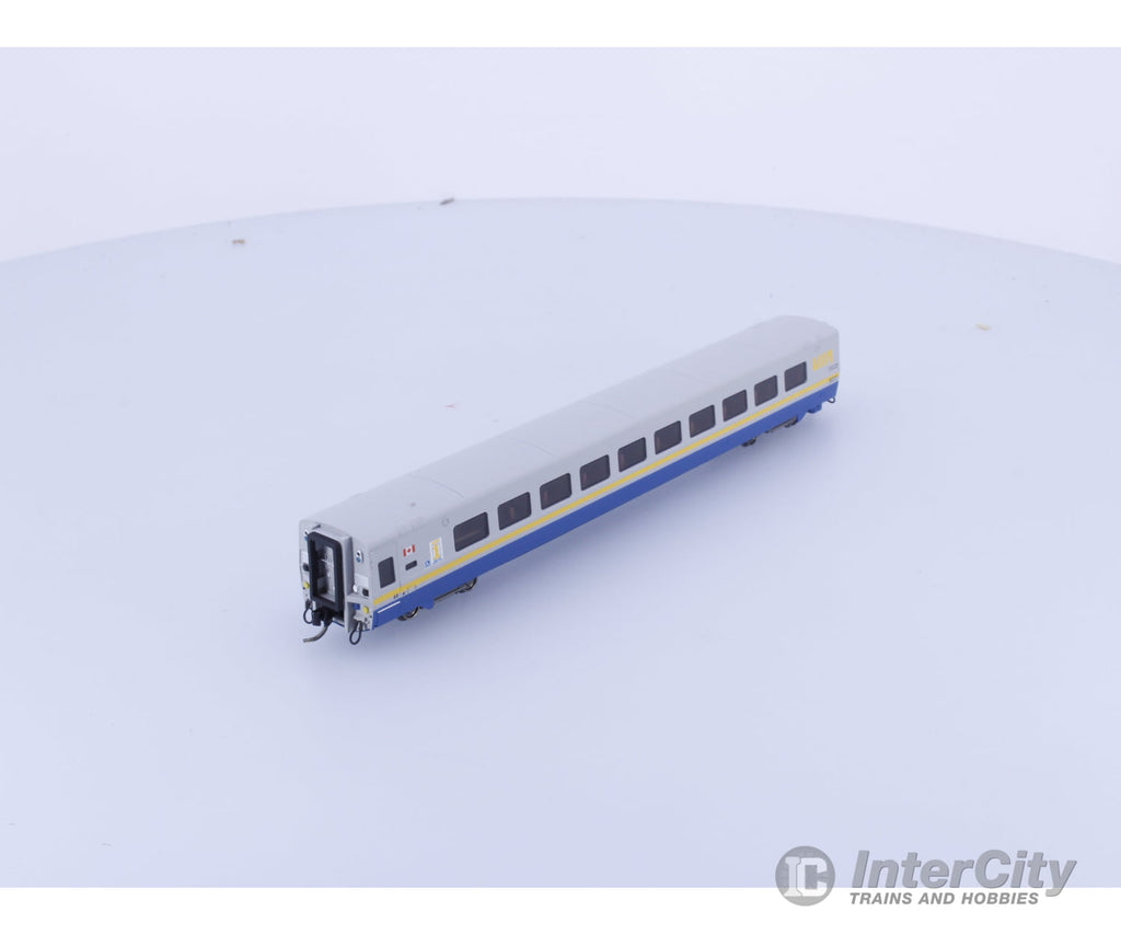 Rapido 508002 N LRC Club Car Original Scheme Via Rail (VIA) Passenger Cars