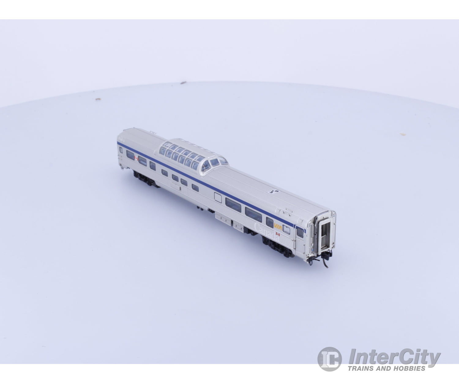 Rapido 550112 N Skyline Dome Coffee Shop Rebuilt With HEP Canada Scheme Via Rail (VIA) Passenger Cars