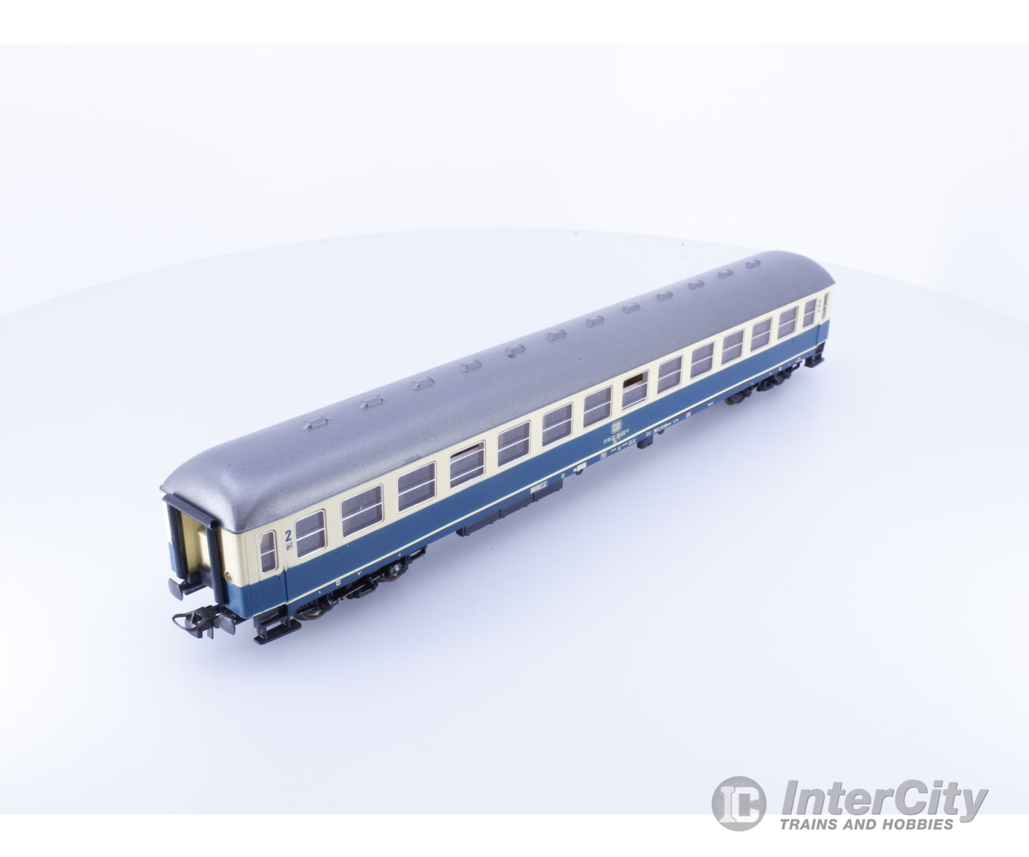 Roco 4256S HO DB 2nd Class Passenger Car with Interior Lighting and End Lights 518022 European Passenger Cars