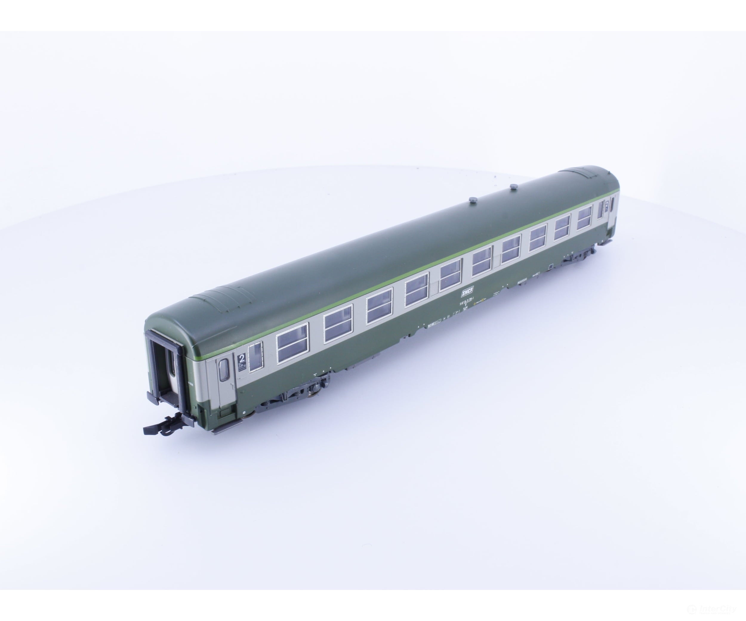 Roco 4299B HO SNCF 2nd Class Passenger Car with Interior Lighting 518720 European Passenger Cars
