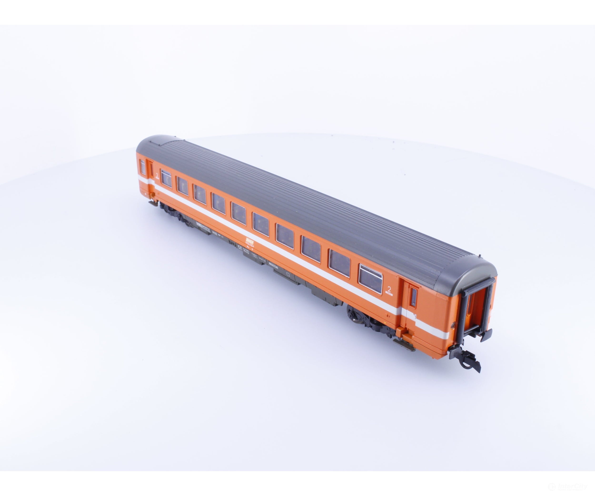 Roco 44405/4268S HO SNCF 2nd Class Passenger Car with Interior Lighting and End Lights 618720 European Passenger Cars