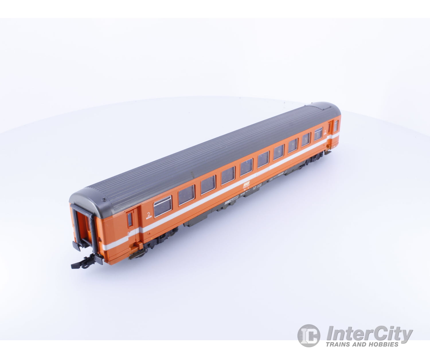 Roco 44405/4268S HO SNCF 2nd Class Passenger Car with Interior Lighting and End Lights 618720 European Passenger Cars
