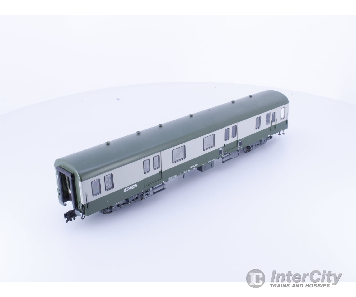 Roco 45107 HO SNCF Personen-Gepackwagen 740-1 European Passenger Cars