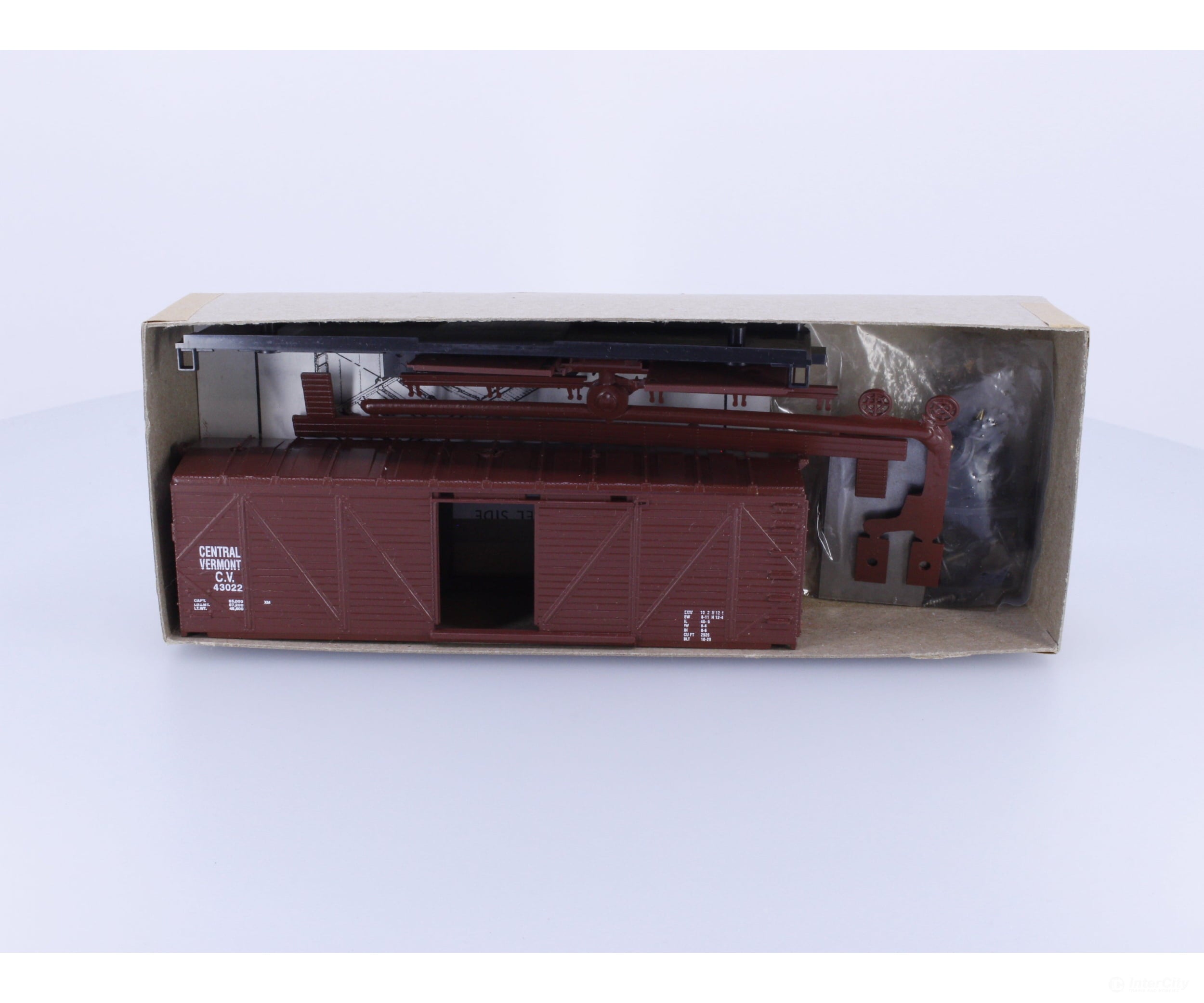 Roundhouse 01093 HO 40’ AAR Truss Side Boxcar Vermont Railway (VTR) 43022 Freight Cars