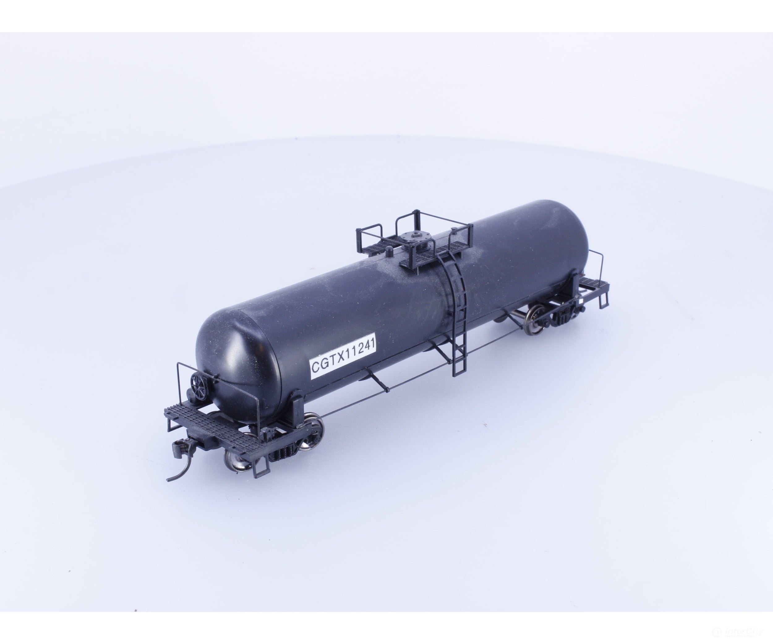 Roundhouse 11241 HO 50’ Tank Car Canadian General Transit (CGLX/CGTX) 11241 - Freight Cars