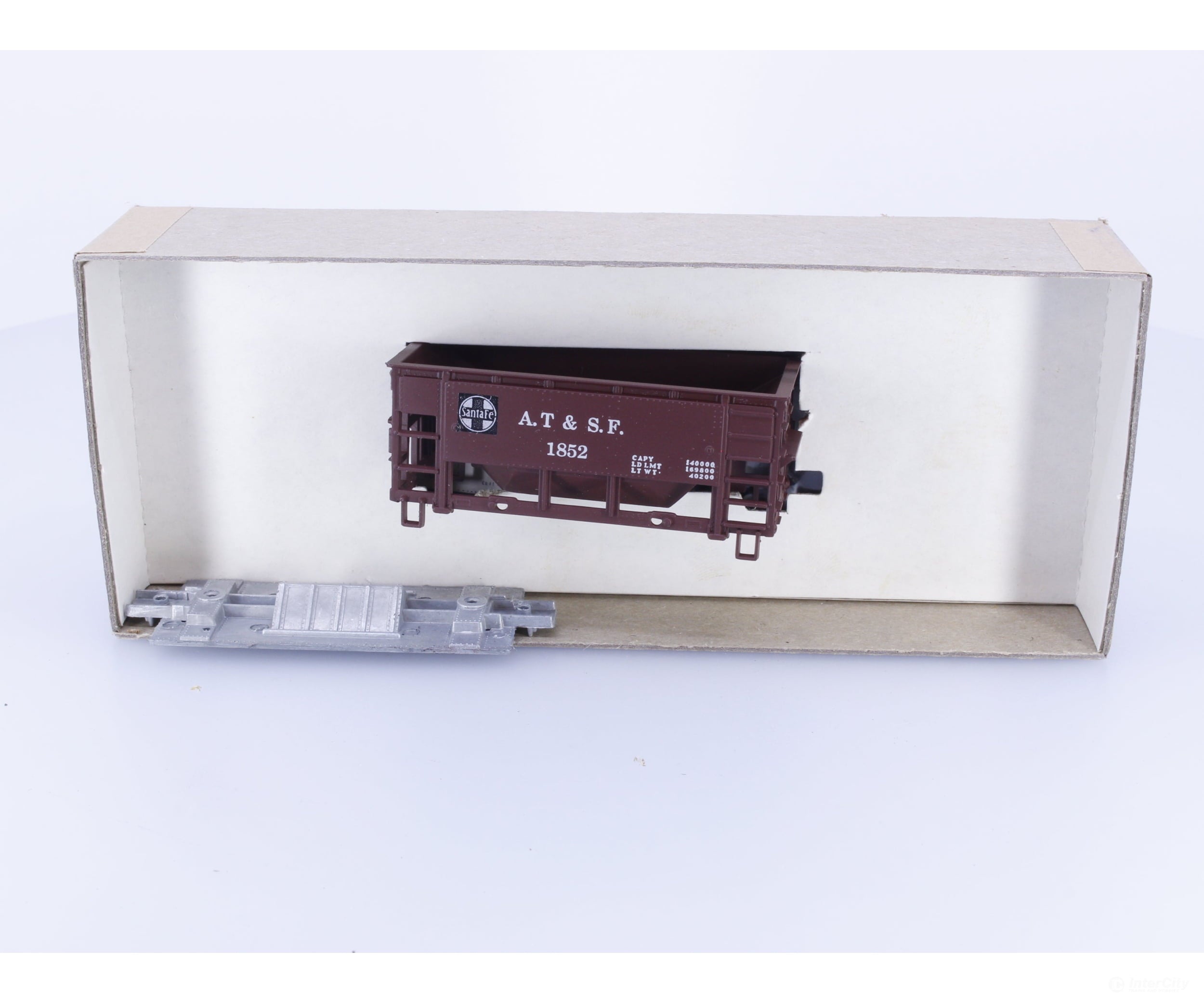 Roundhouse 1428 HO Ore Car Kit Atchison Topeka and Santa Fe (ATSF) 1852 - Freight Cars