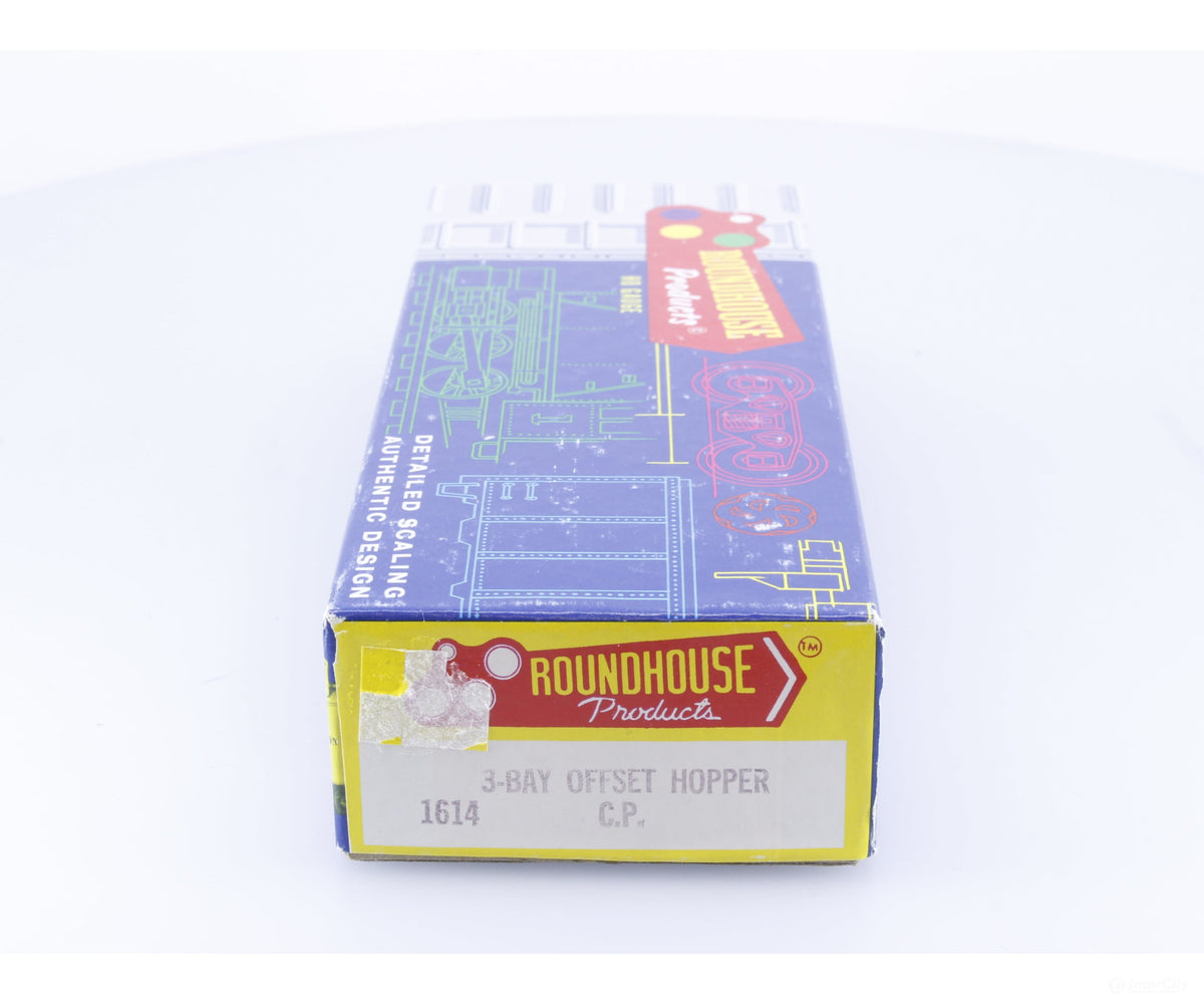 Roundhouse 1614 HO 3 Bay Offset Hopper Weathered with Load Canadian Pacific (CP) 357164 - Freight Cars