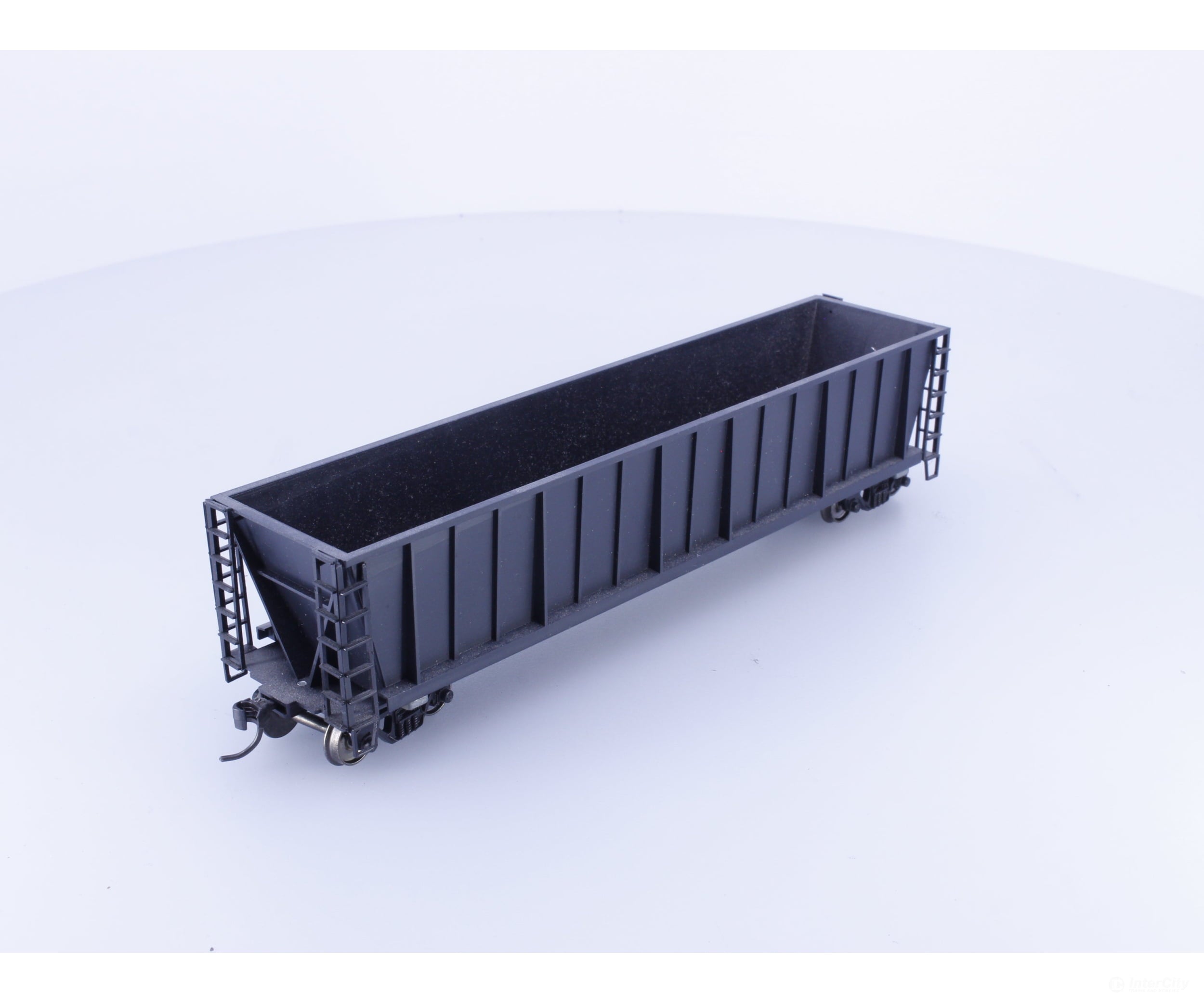 Roundhouse 1660 HO 50’ Bathtub Gondola Undecorated - Freight Cars
