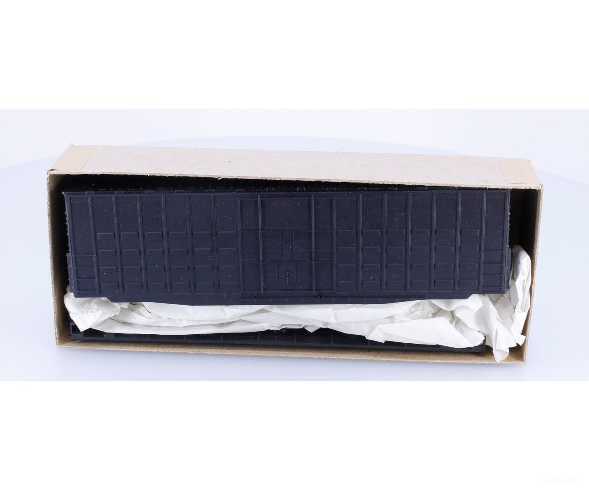 Roundhouse 1800 HO 50’ Waffle Plug Door Box Car Kit Undecorated - Freight Cars