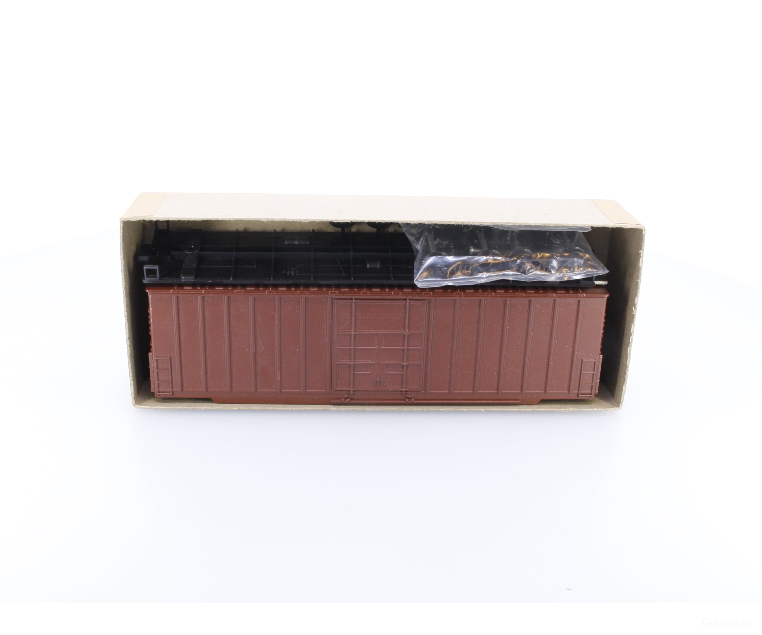 Roundhouse 1820 HO 50’ Rib Side Box Car Kit Undecorated Freight Cars