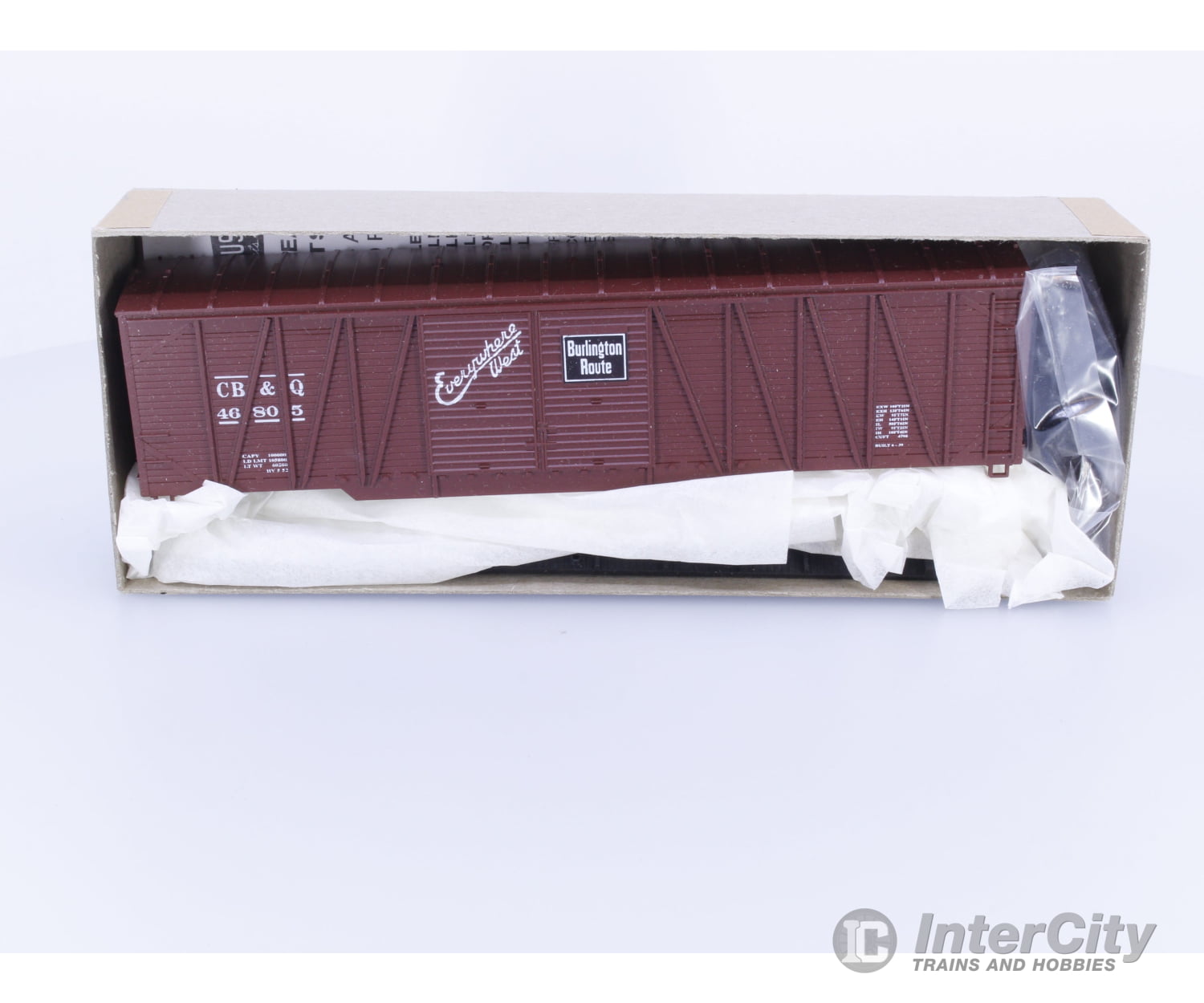 Roundhouse 2152 HO 50’ Exterior Braced Double Steel Plaque Door Boxcar Kit Chicago Burlington and Quincey (CBQ) 46805