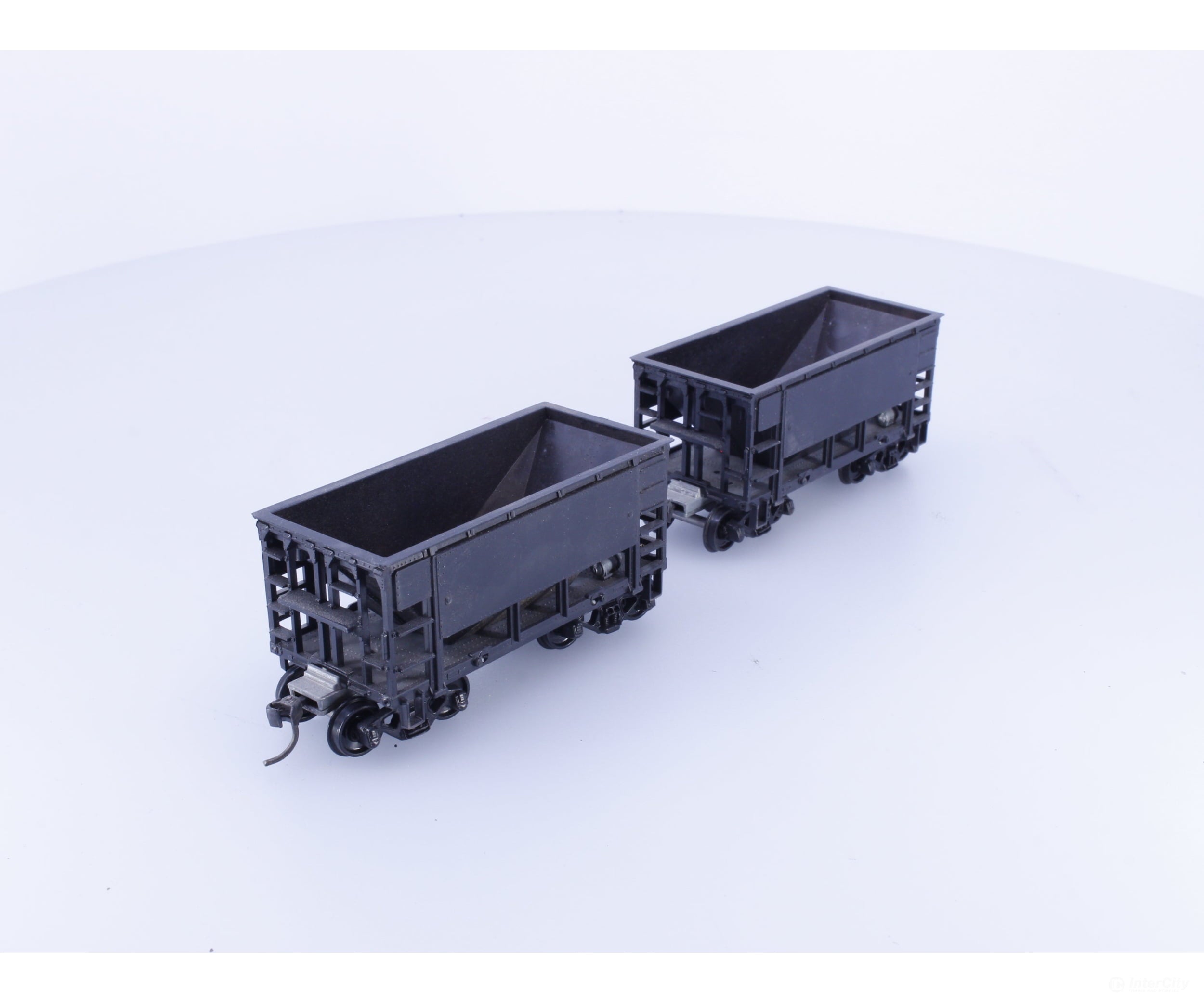 Roundhouse 26ftoc HO 2x 26’ Ore Cars Undecorated - Freight Cars