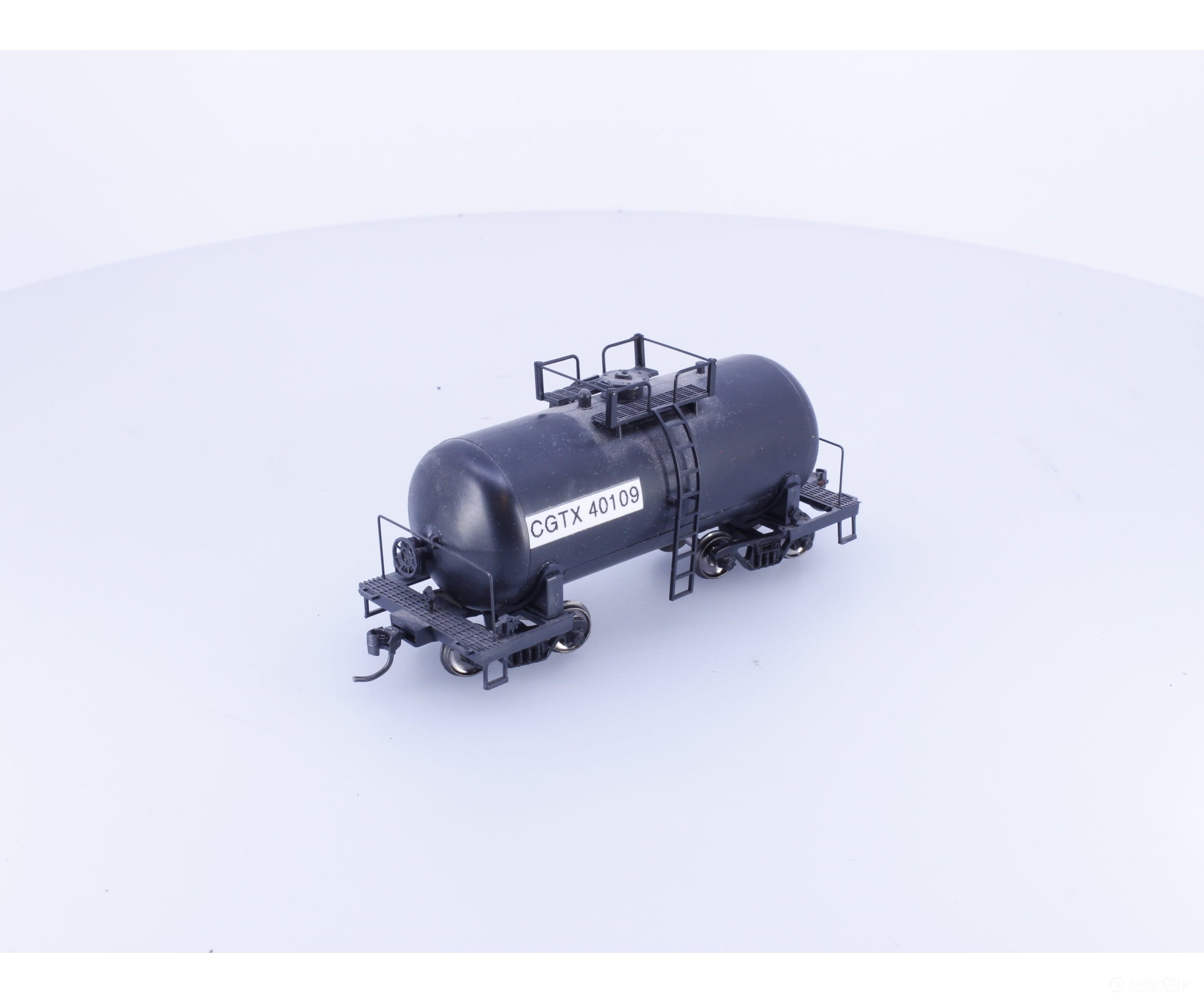 Roundhouse 3300 HO Shorty Tank Car Canadian General Transit (CGLX/CGTX) 40109 - Freight Cars