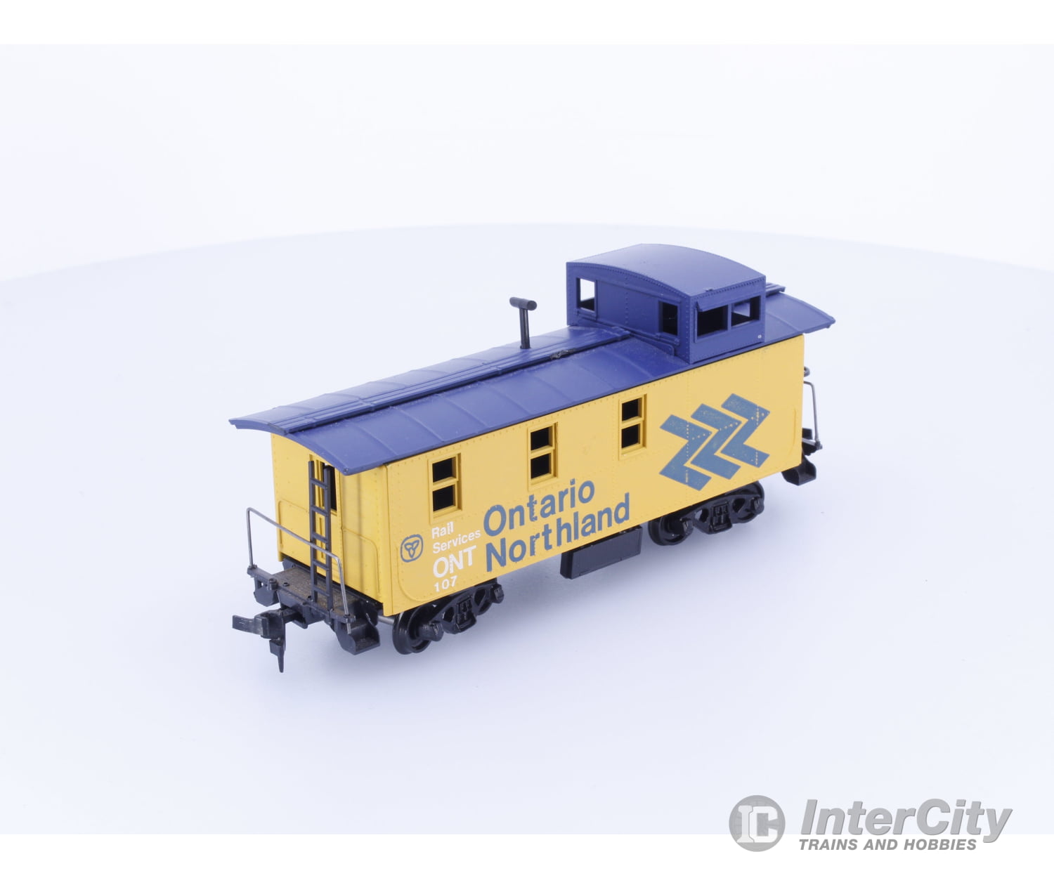 Roundhouse 3492 HO Offset Cupola Caboose Ontario Northland (ONT) 107 Freight Cars