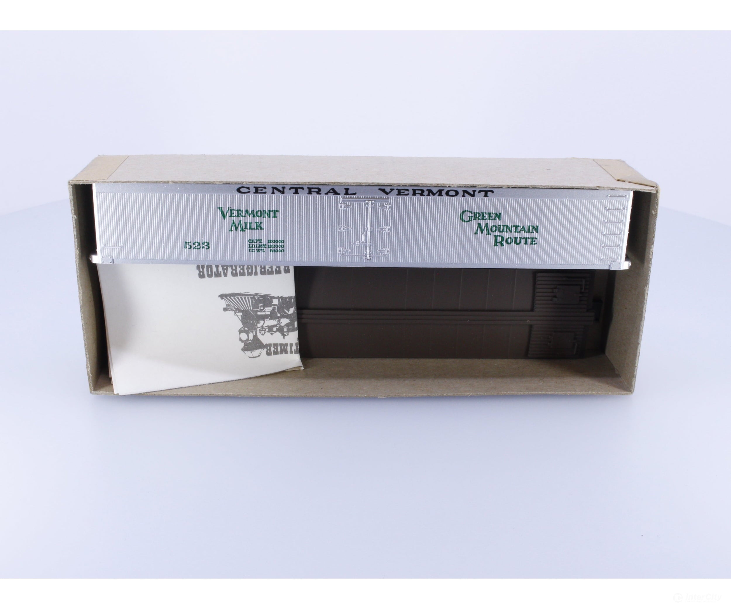 Roundhouse 3608 HO 50’ Express Reefer Kit Vermont Railway (VTR) 523 Freight Cars