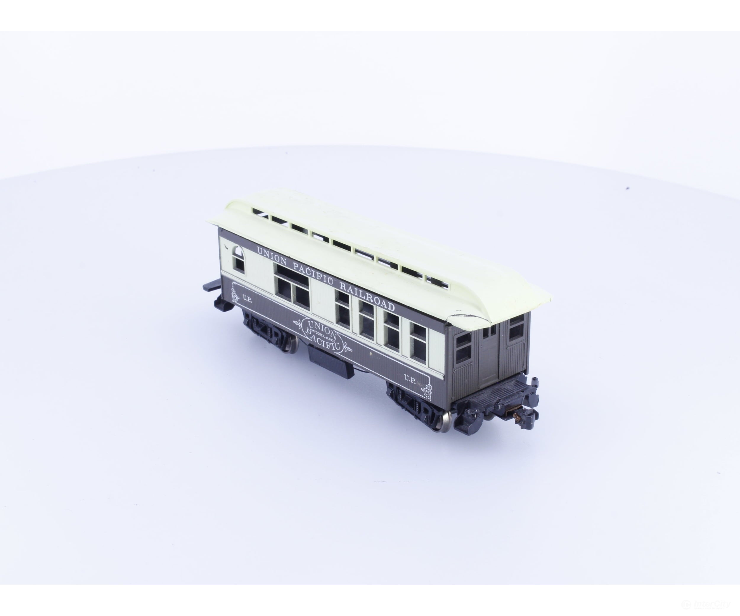 Roundhouse 3733 HO Overton Observation Coach Union Pacific (UP) UP - Passenger Cars