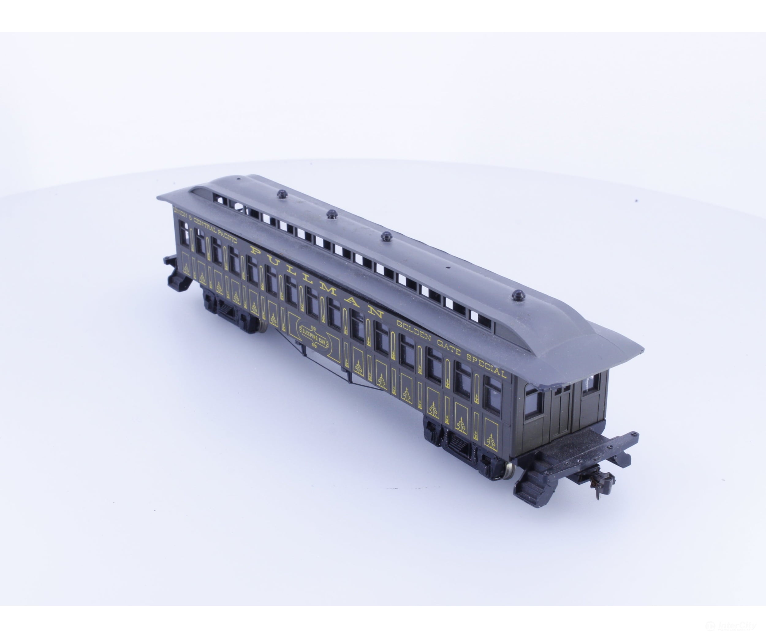 Roundhouse 5002 HO 50’ Passenger Coach Union & Central Pacific Union Pacific (UP) - Passenger Cars