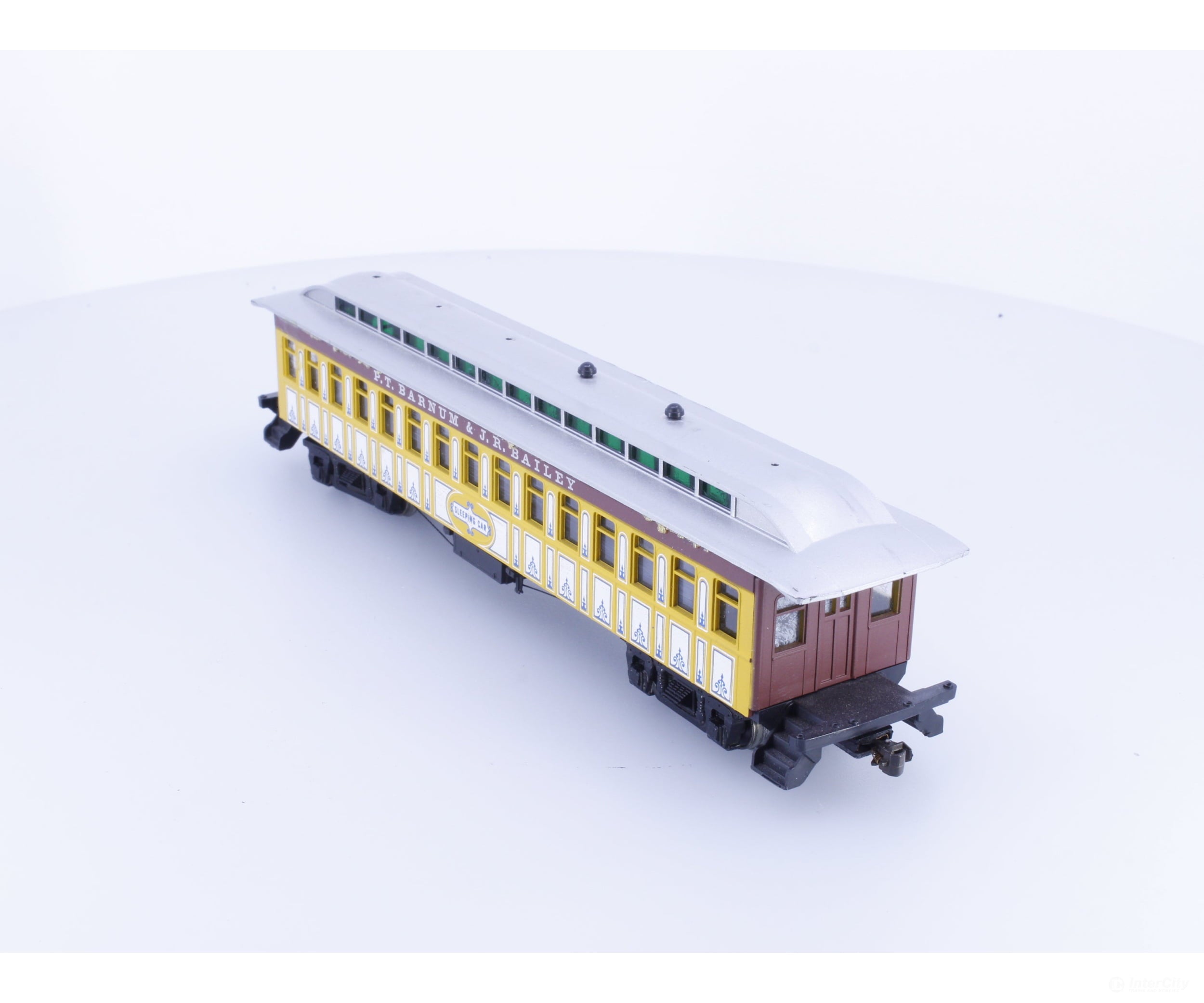 Roundhouse 5010 HO 50’ Passenger Sleeping Coach Car PT Barnum & JR Bailey #2 - Passenger Cars