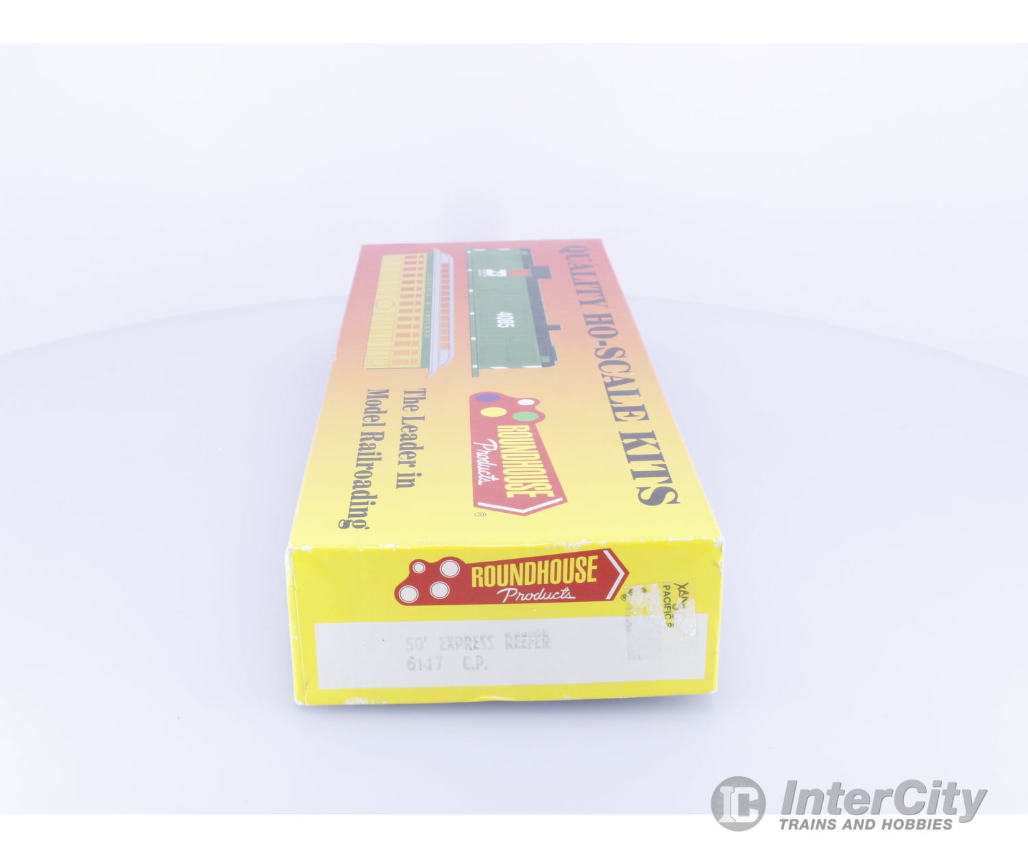 Roundhouse 6147 HO 50’ Express Reefer Kit Canadian Pacific (CP) 212 Passenger Cars