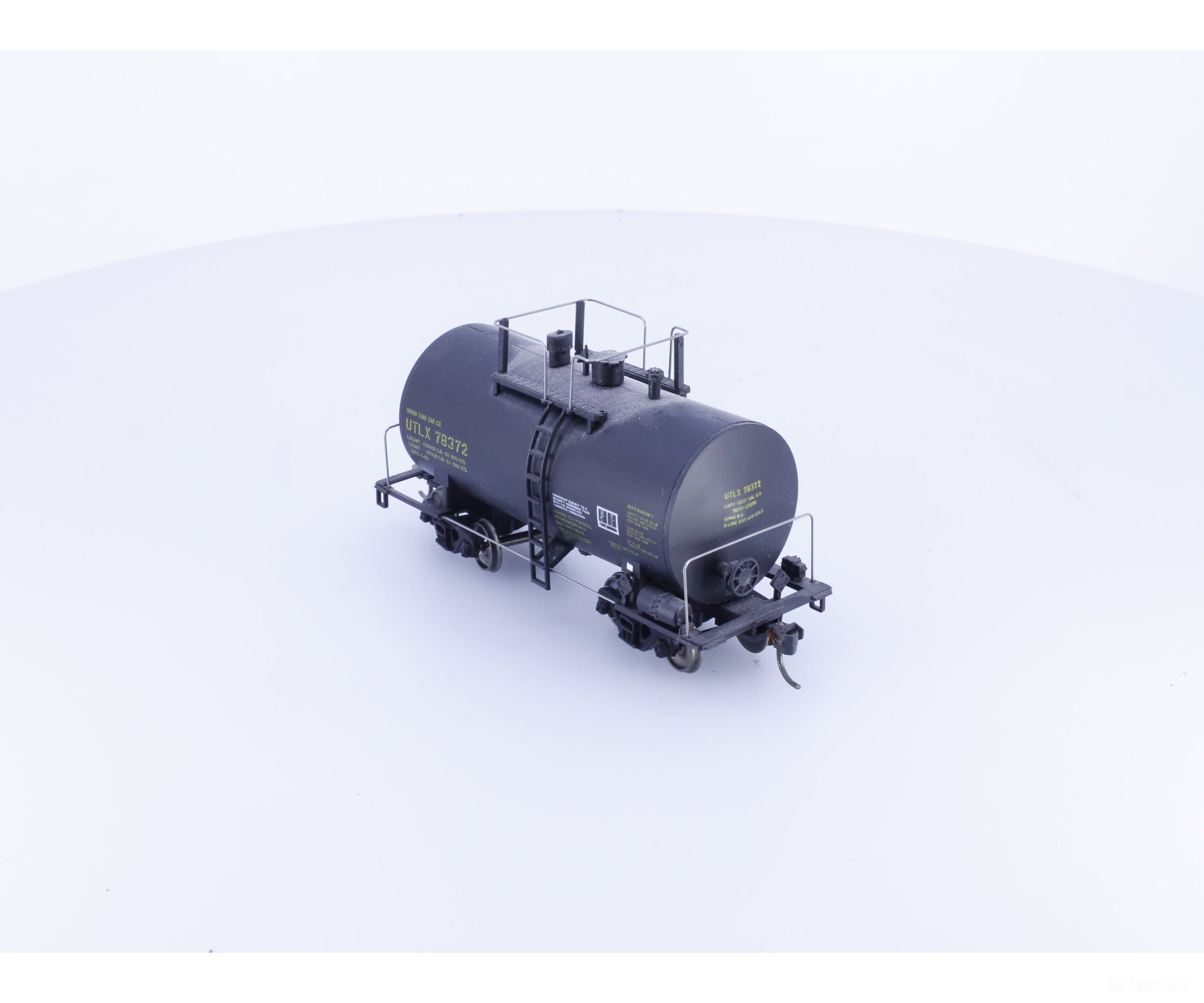 Roundhouse 78372 HO Shorty Tank Car Union Tank Car (UTLX) 78372 - Freight Cars