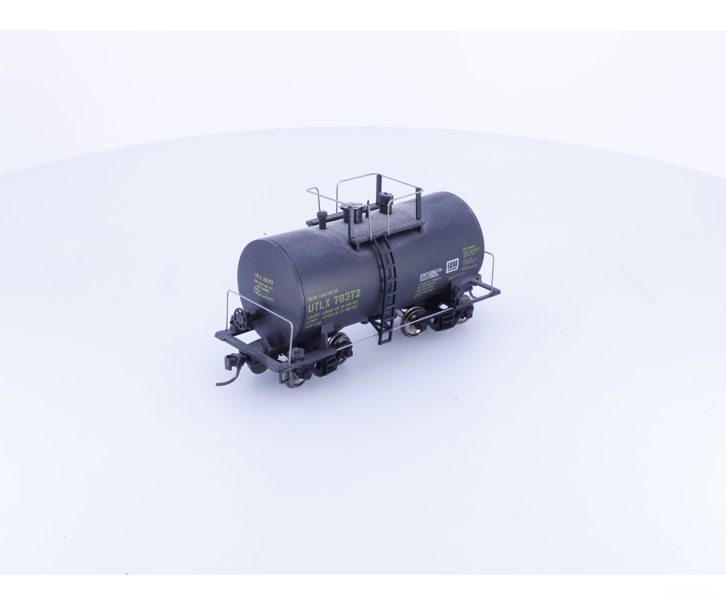 Roundhouse 78372 HO Shorty Tank Car Union Tank Car (UTLX) 78372 - Freight Cars
