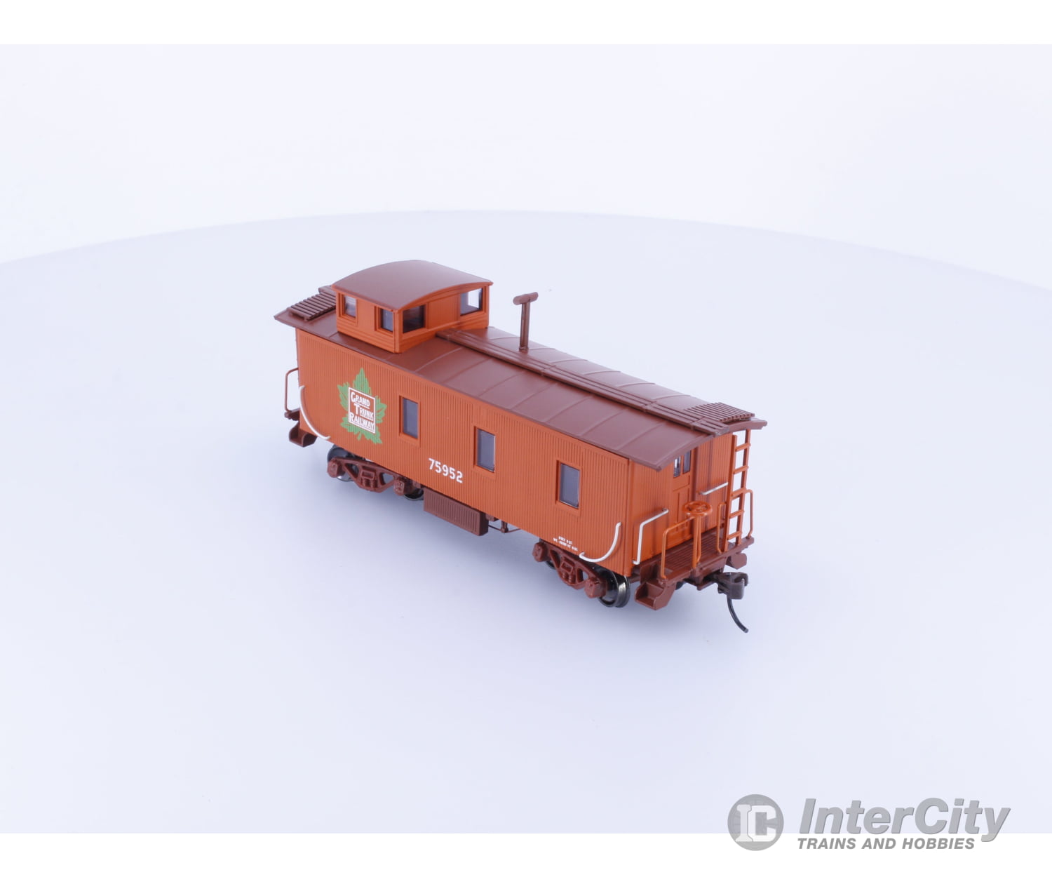 Roundhouse 84369 HO 3 Window Standard Wood Caboose Grand Trunk (GT) 75952 Freight Cars